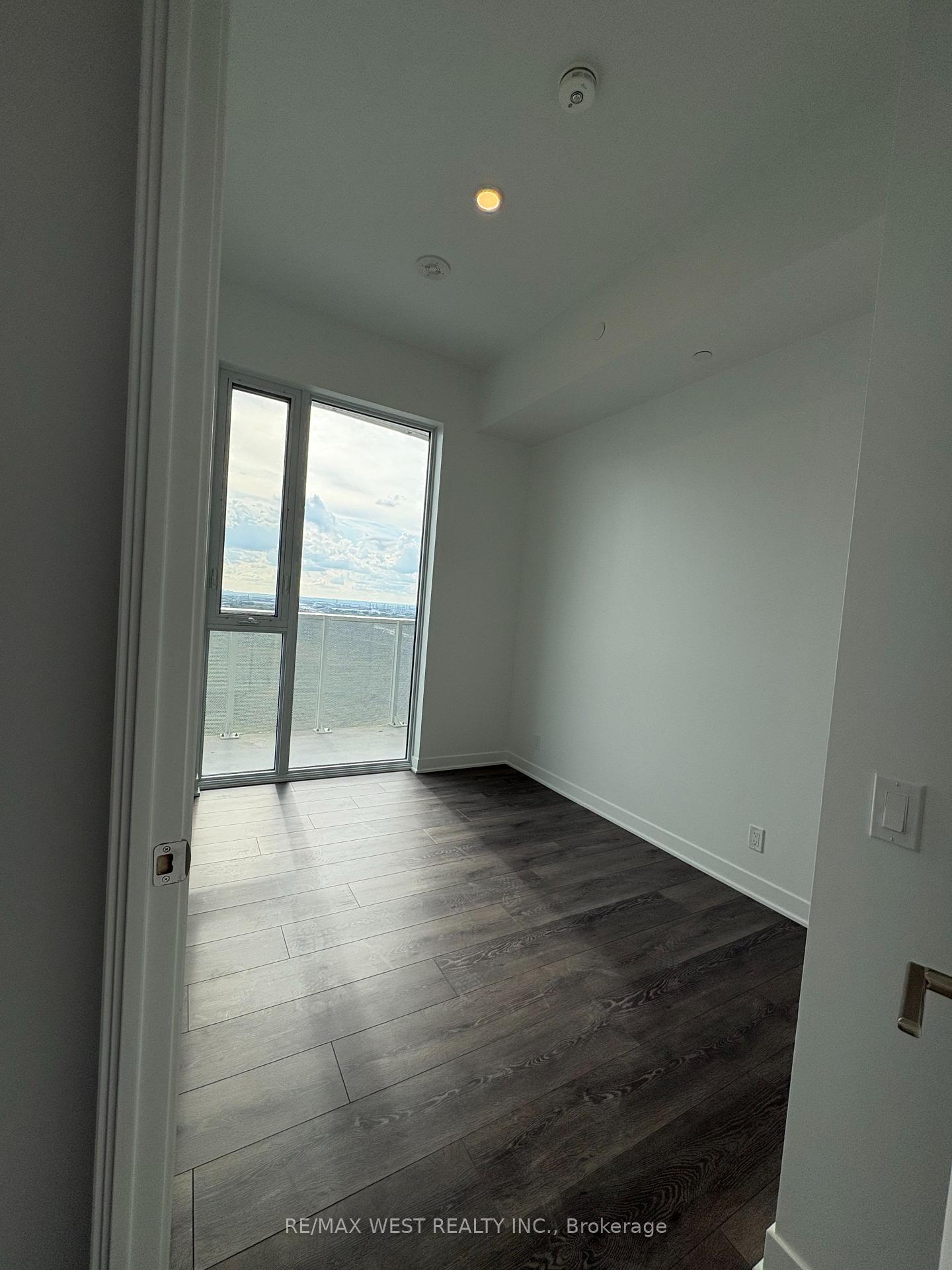 Photo 9 of Unit 2214, 6 Flavelle Trail, Vaughan, Steeles West Industrial — HOMEH