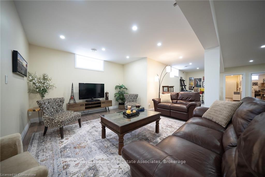 Photo 18 of Unit 8, 325 McLean School Road, Brant, South Dumfries — HOMEH