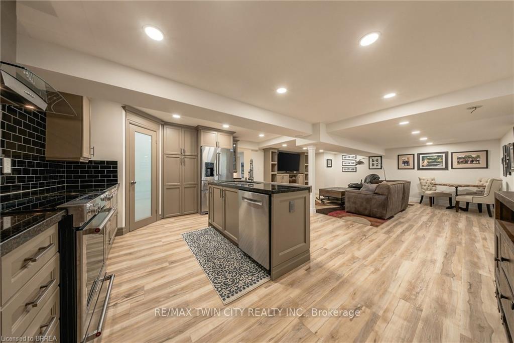 Photo 32 of 5 Tysons Way, Brant, Oakland — HOMEH