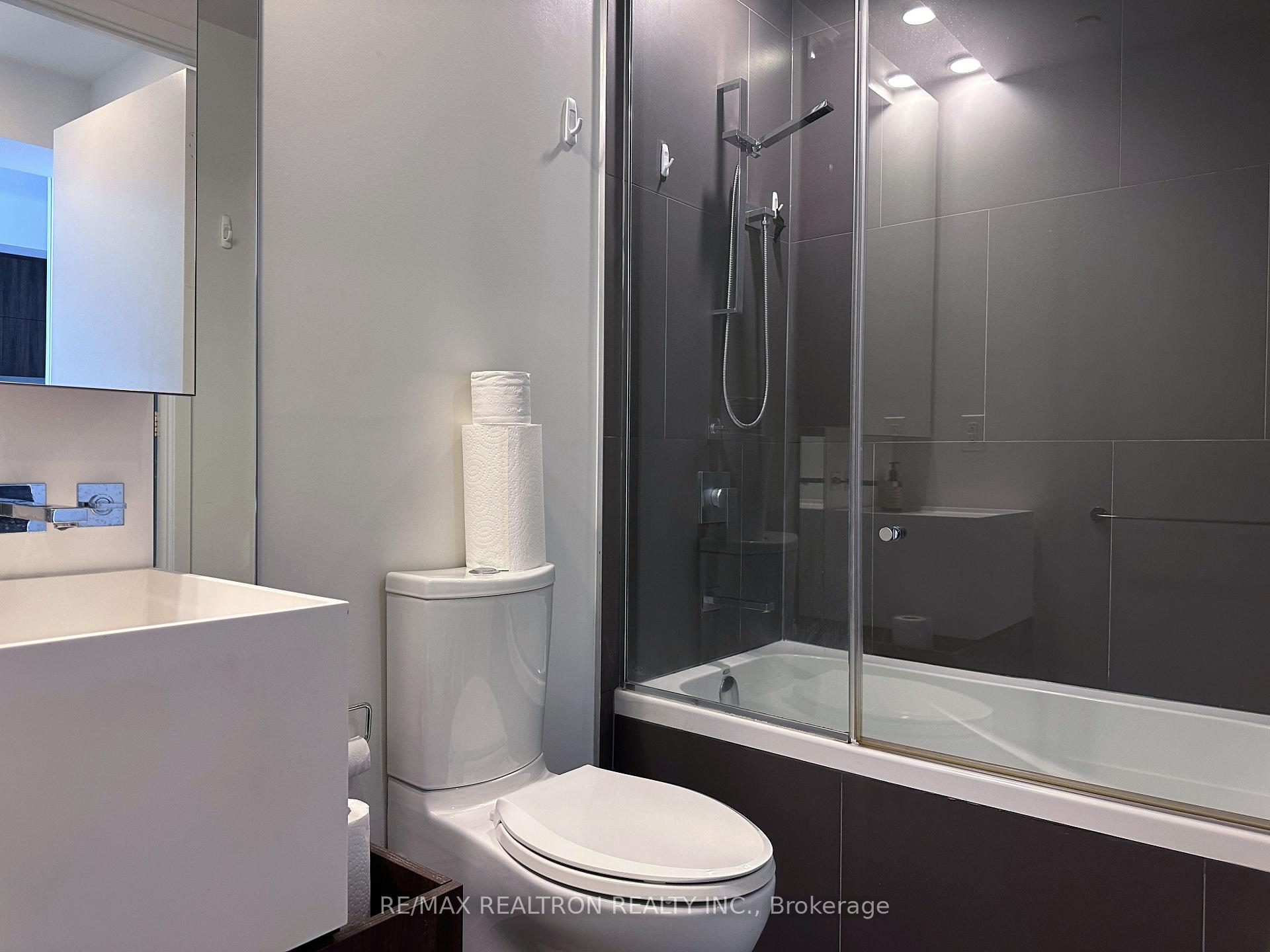 Photo 7 of Unit 3506, 1 Bloor Street E, Toronto, Church-Yonge Corridor — HOMEH