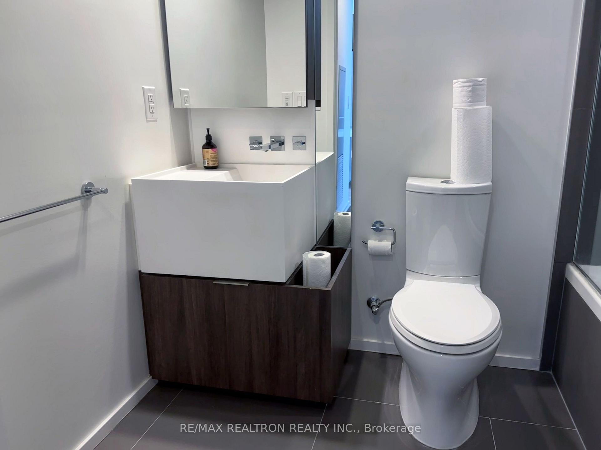 Photo 8 of Unit 3506, 1 Bloor Street E, Toronto, Church-Yonge Corridor — HOMEH