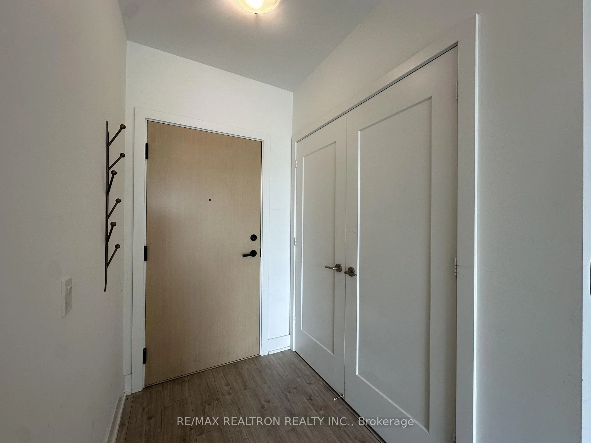 Photo 3 of Unit 528, 1 Belsize Drive, Toronto, Mount Pleasant West — HOMEH
