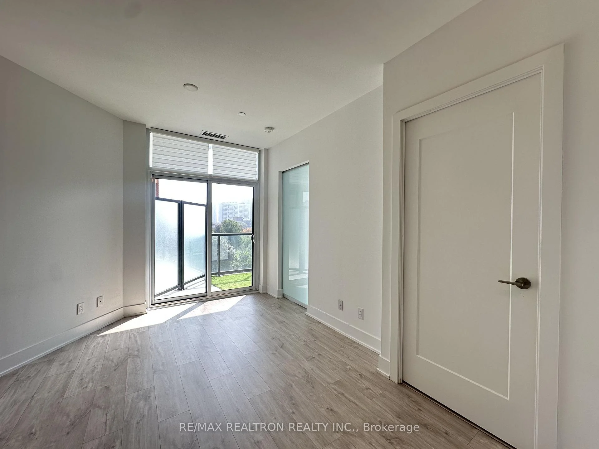 Photo 5 of Unit 528, 1 Belsize Drive, Toronto, Mount Pleasant West — HOMEH