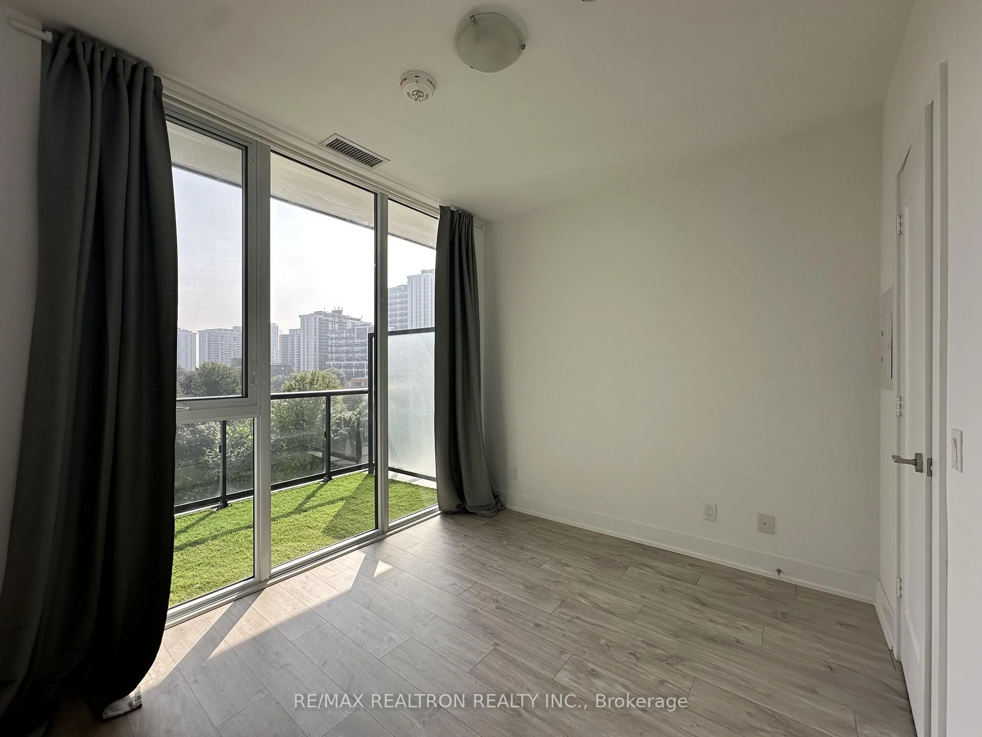 Photo 15 of Unit 528, 1 Belsize Drive, Toronto, Mount Pleasant West — HOMEH