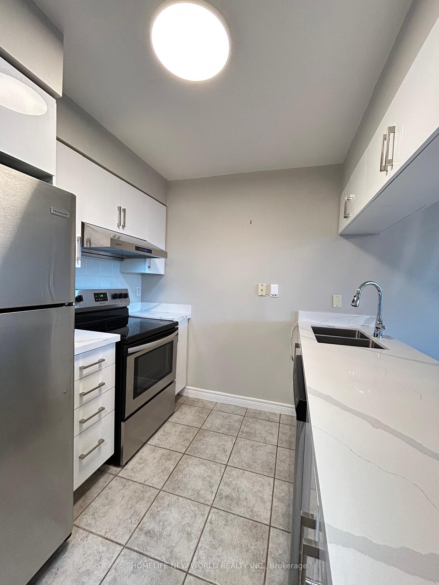 Photo 8 of Unit 710, 28 Empress Avenue, North York, Willowdale East — HOMEH