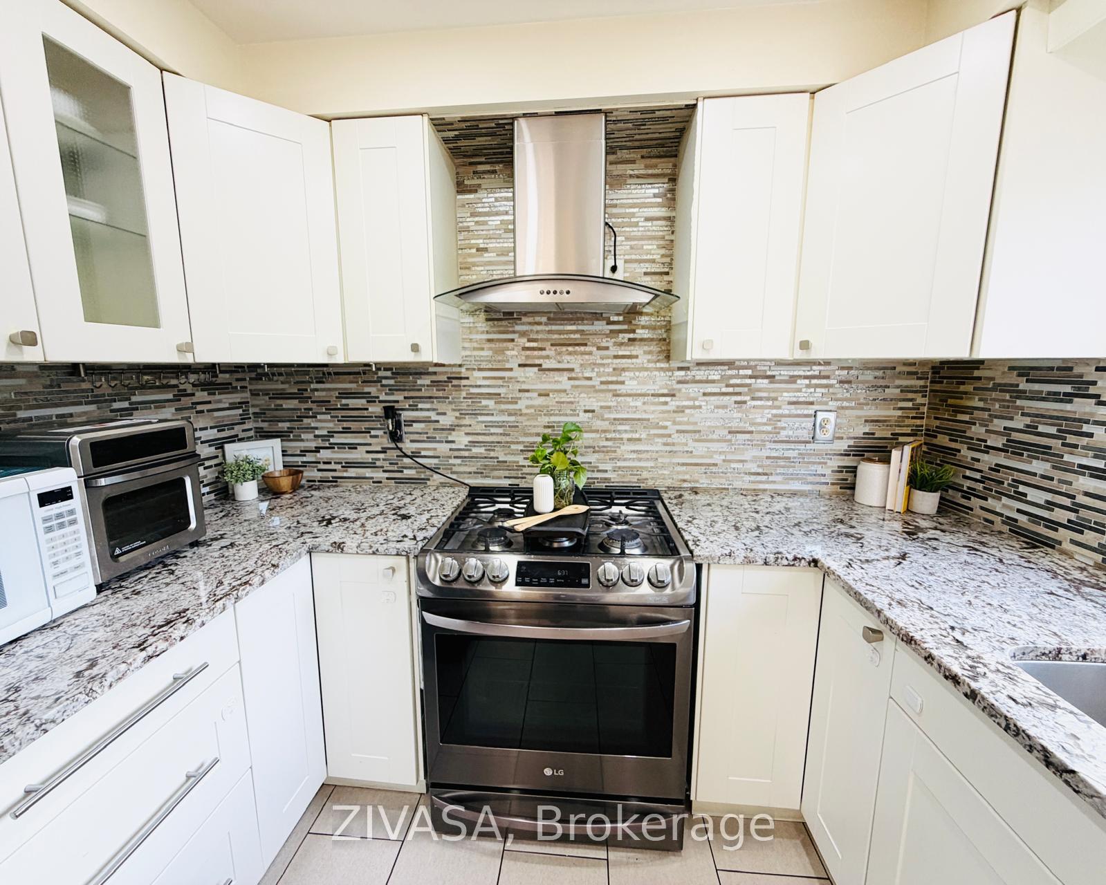 Photo 13 of 5191 Porter Street, Burlington, Uptown — HOMEH