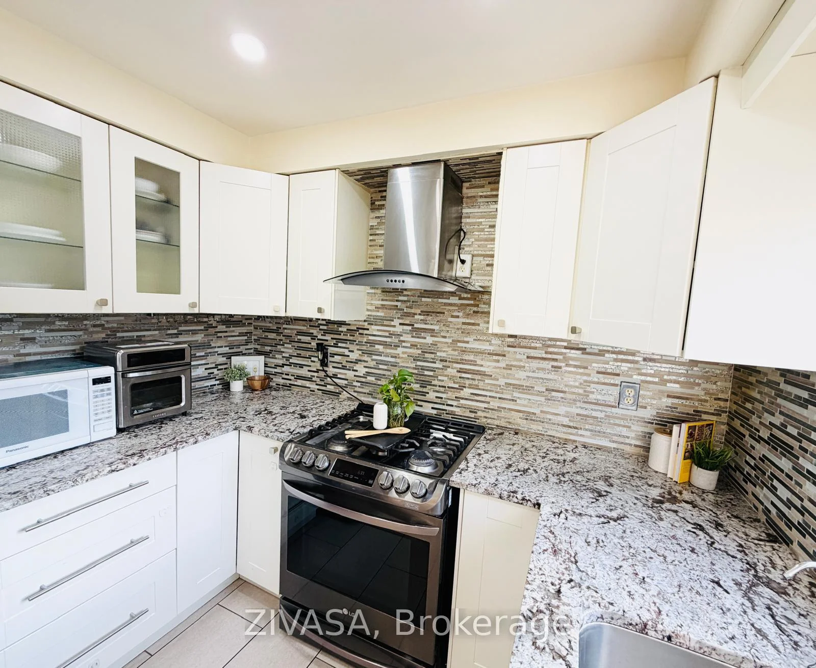 Photo 15 of 5191 Porter Street, Burlington, Uptown — HOMEH
