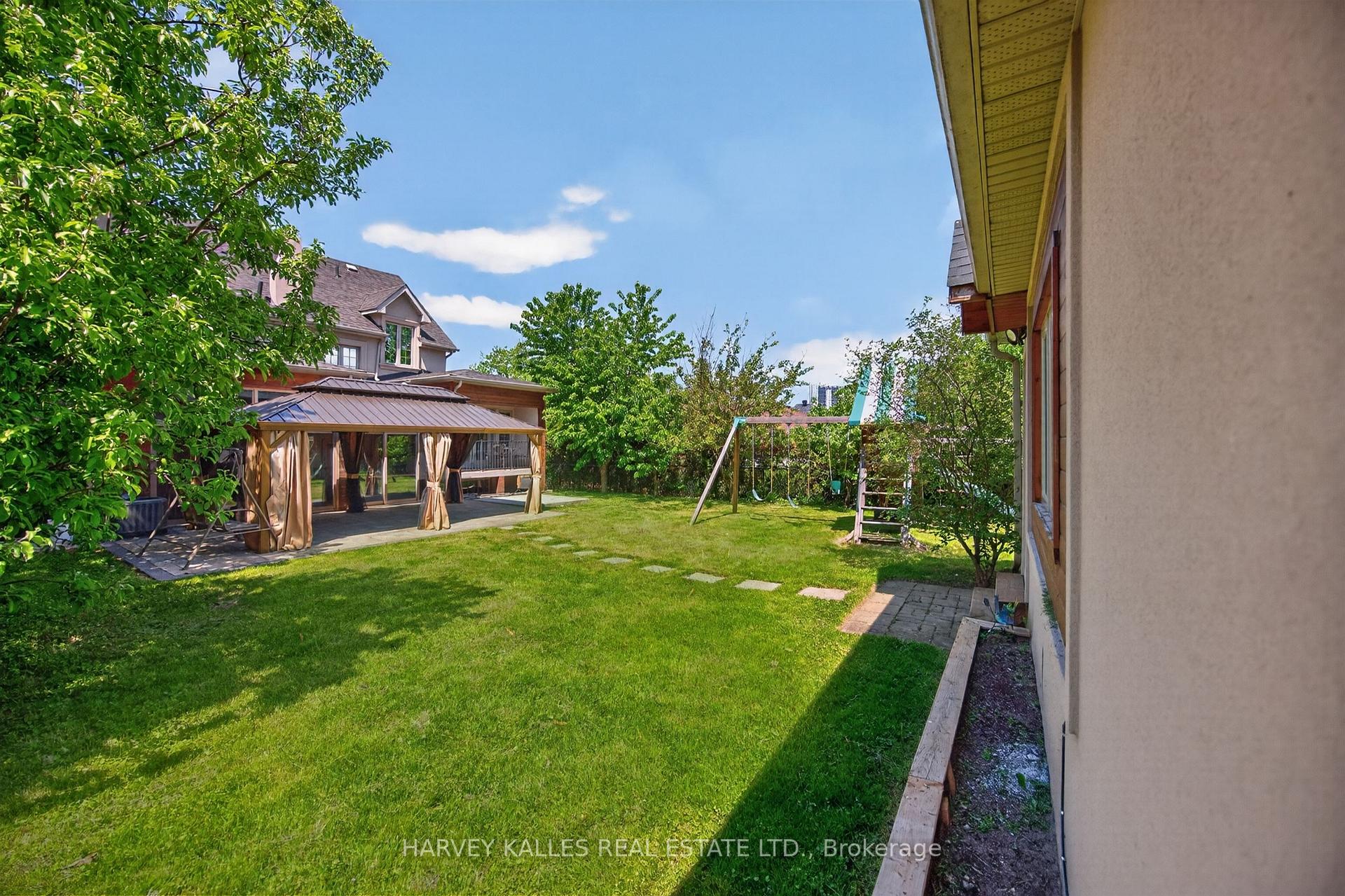 Photo 40 of 17 Lockheed Boulevard, Etobicoke, Humber Heights — HOMEH