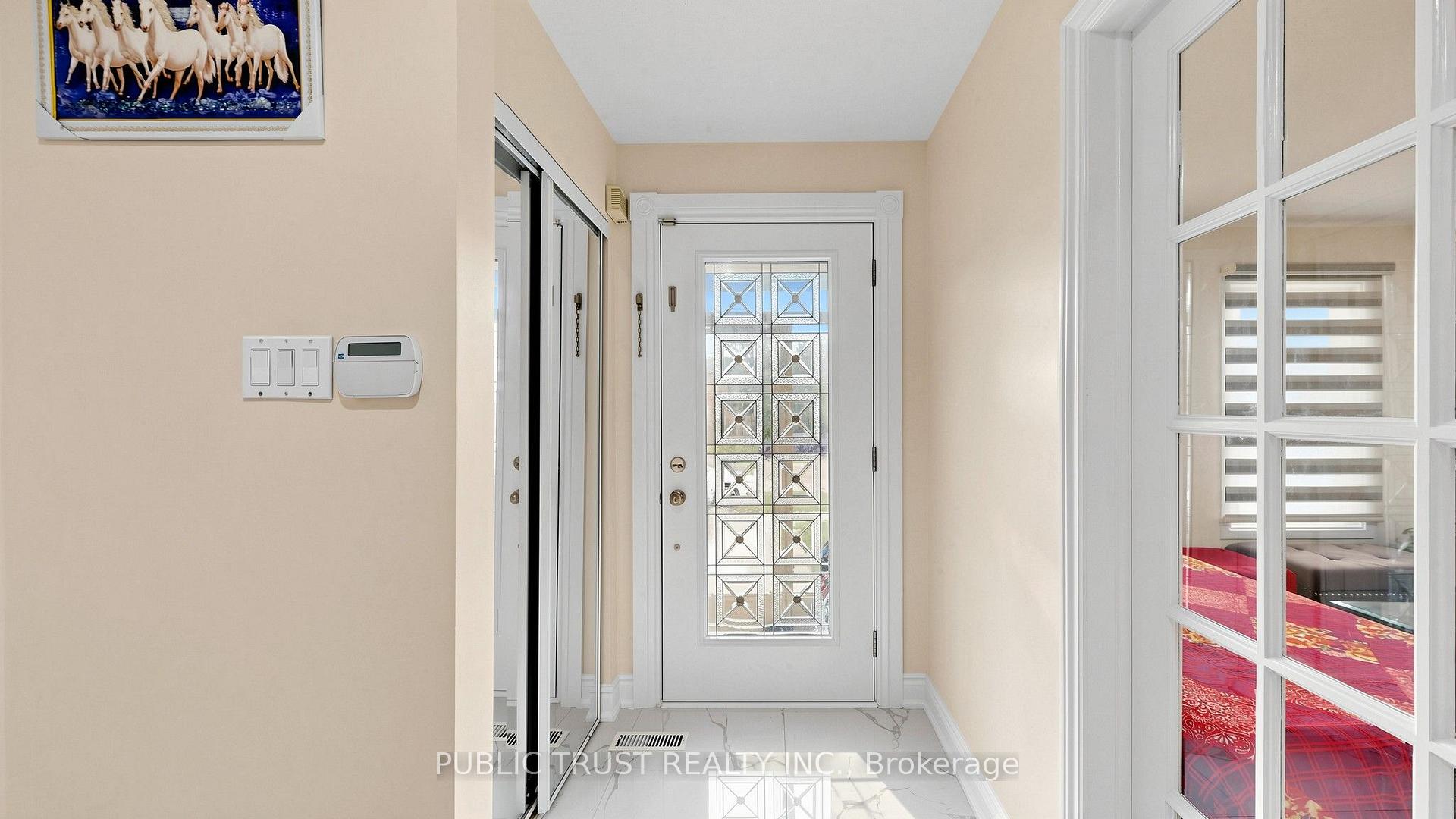 Photo 3 of 27 Mackay Street S, Brampton, Central Park — HOMEH