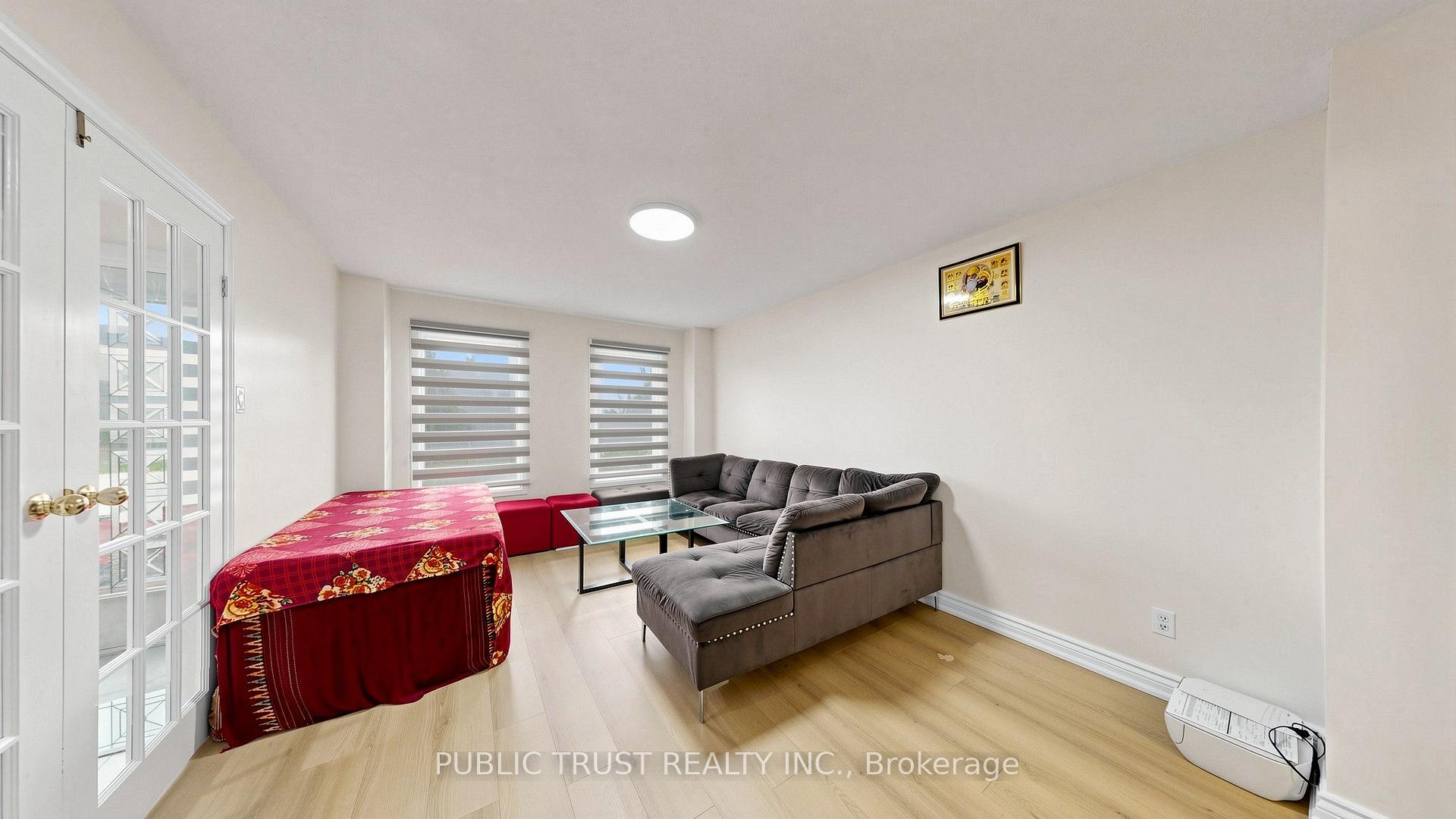 Photo 4 of 27 Mackay Street S, Brampton, Central Park — HOMEH