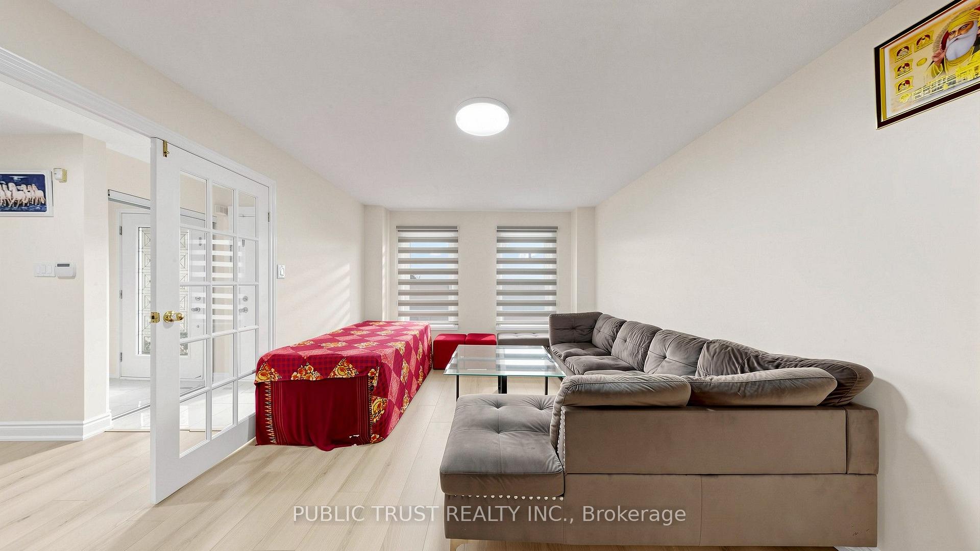 Photo 5 of 27 Mackay Street S, Brampton, Central Park — HOMEH