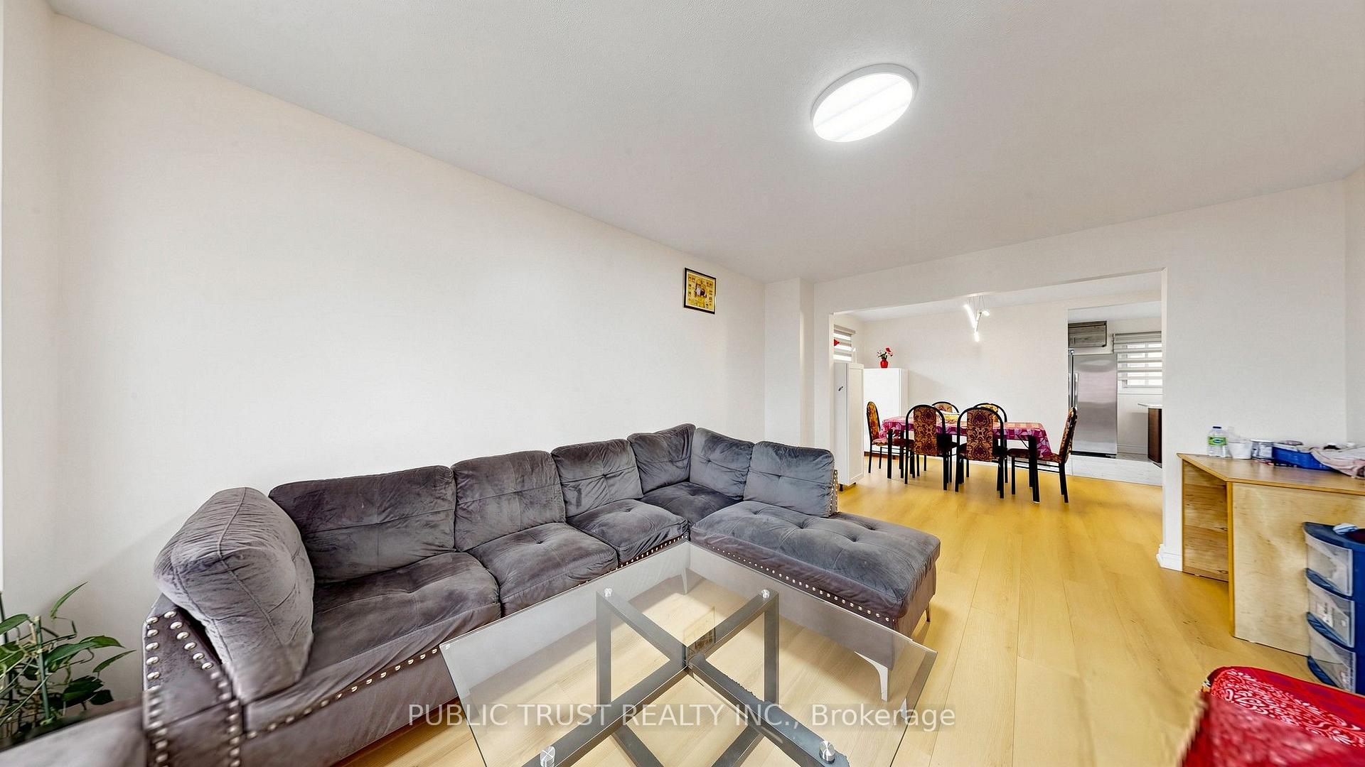 Photo 6 of 27 Mackay Street S, Brampton, Central Park — HOMEH