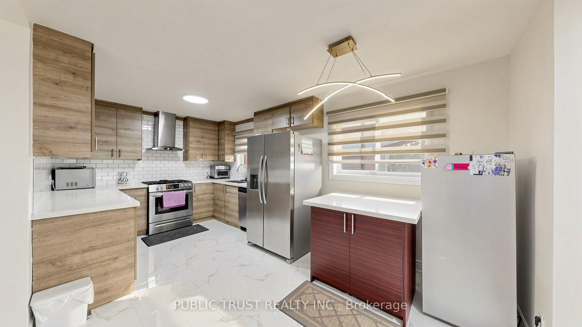 Photo 7 of 27 Mackay Street S, Brampton, Central Park — HOMEH