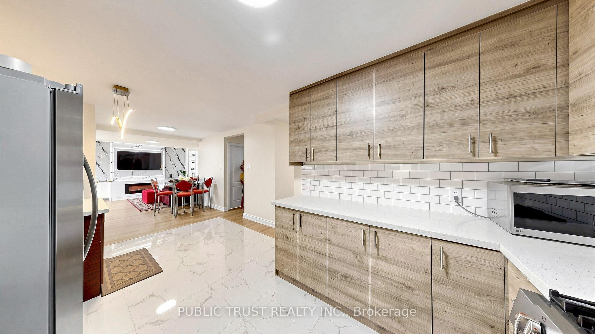 Photo 12 of 27 Mackay Street S, Brampton, Central Park — HOMEH