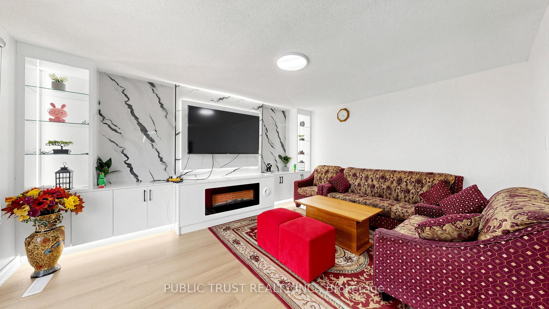 Photo 14 of 27 Mackay Street S, Brampton, Central Park — HOMEH