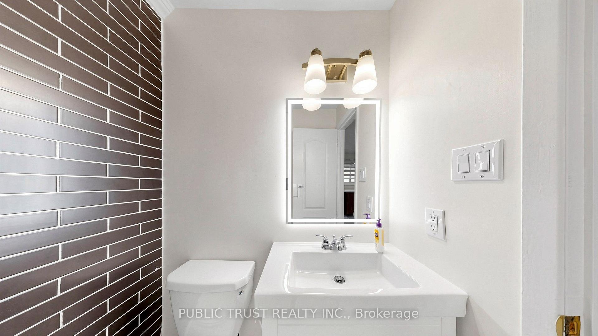 Photo 18 of 27 Mackay Street S, Brampton, Central Park — HOMEH