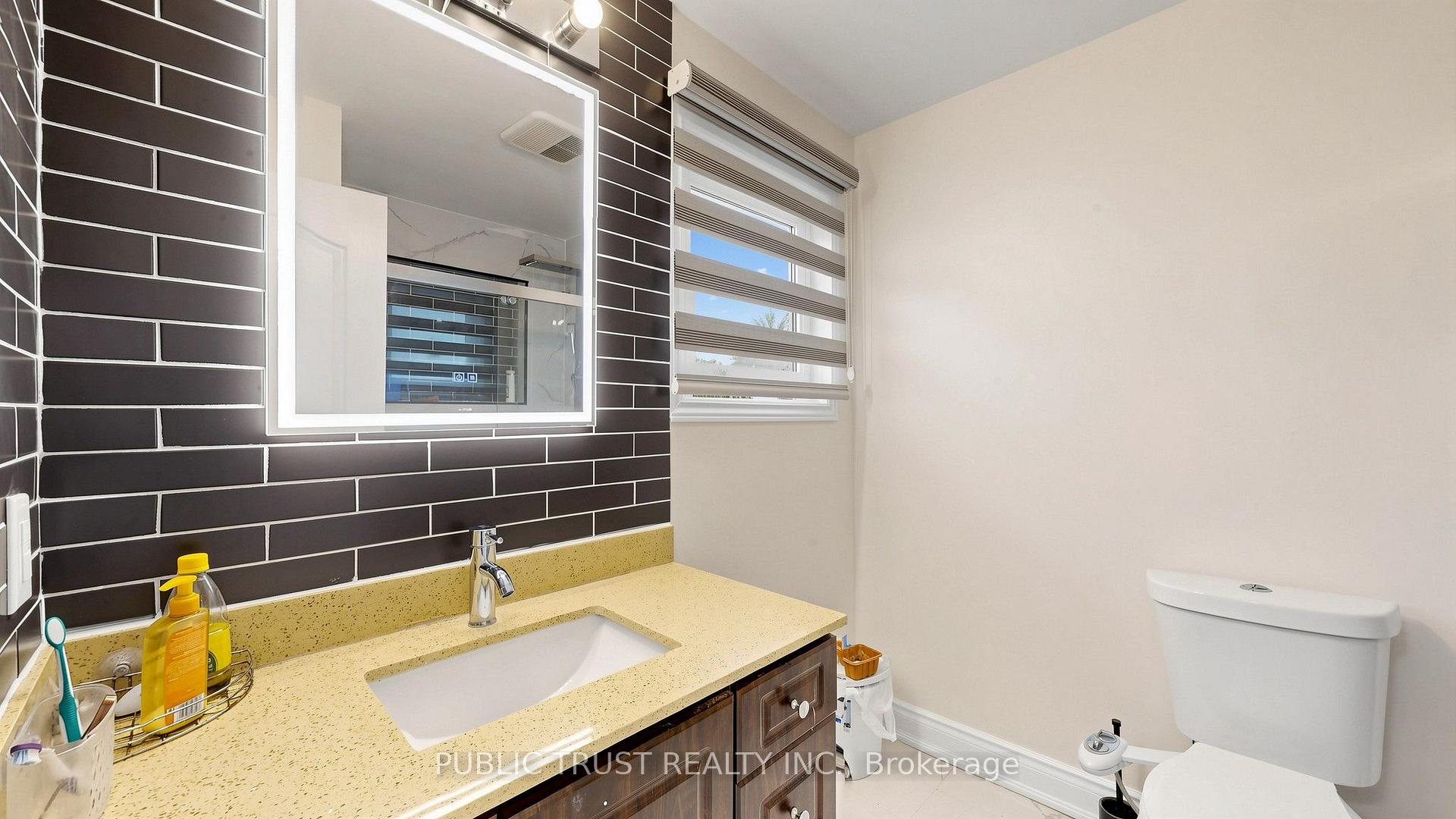 Photo 32 of 27 Mackay Street S, Brampton, Central Park — HOMEH