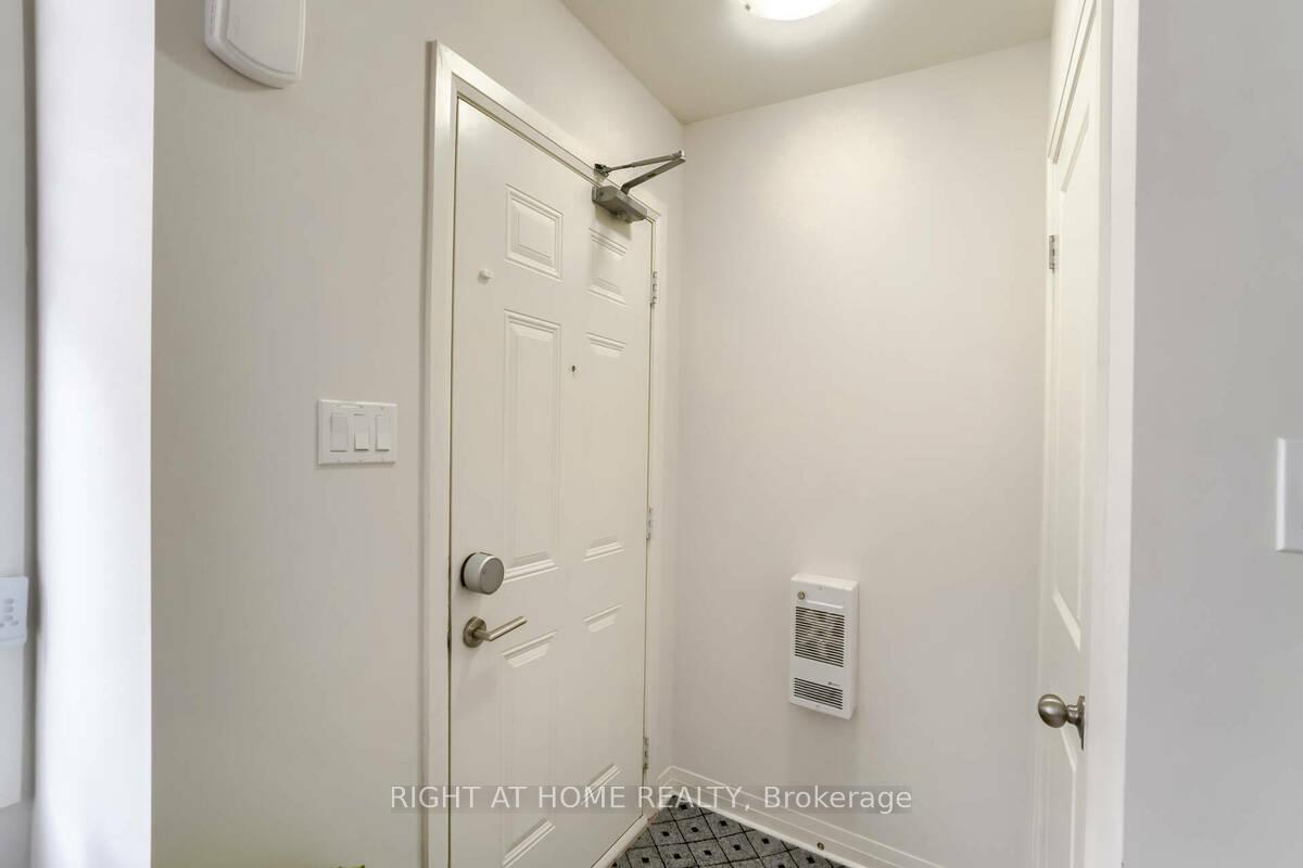 Photo 5 of Unit 3, 2285 McNab Lane, Mississauga, Clarkson — HOMEH
