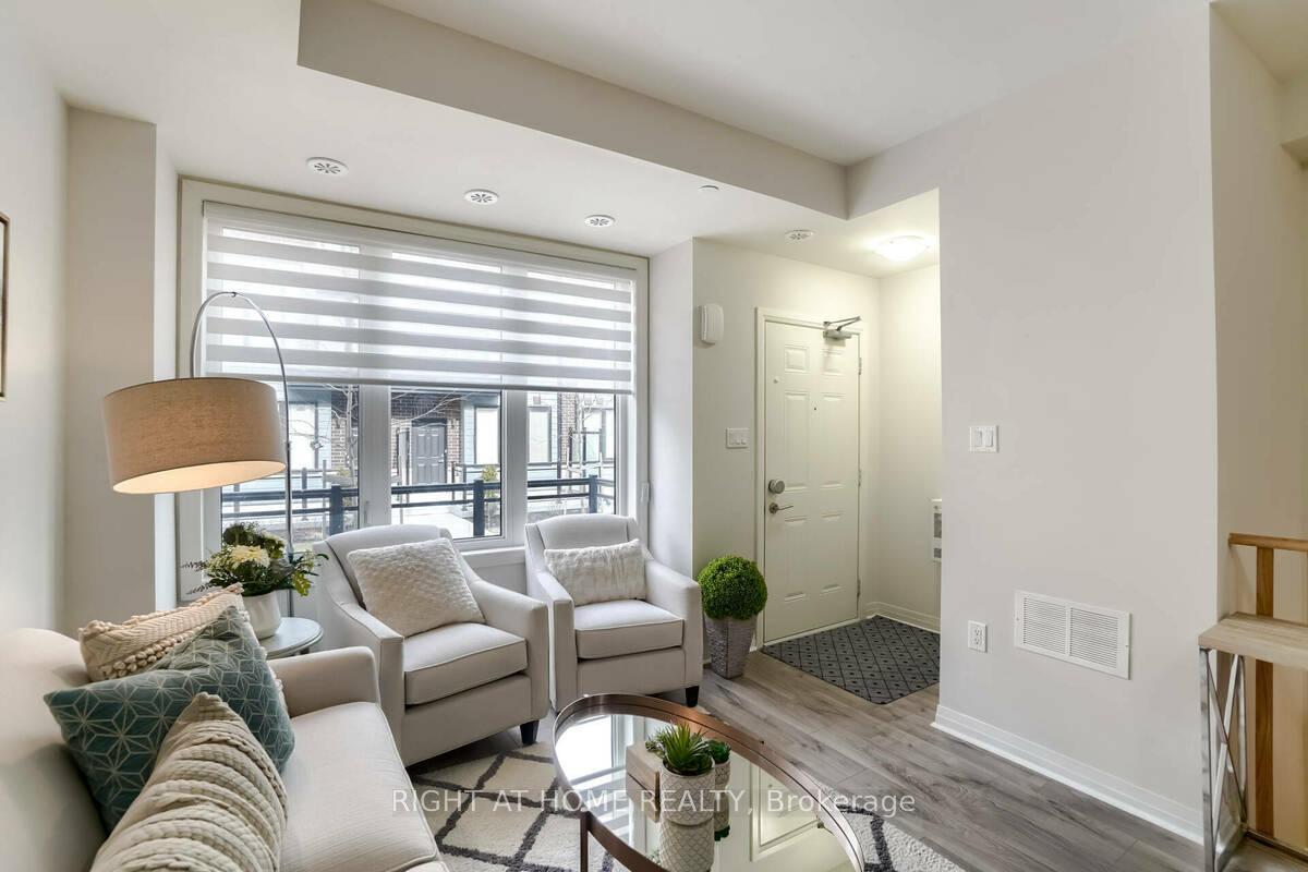 Photo 6 of Unit 3, 2285 McNab Lane, Mississauga, Clarkson — HOMEH