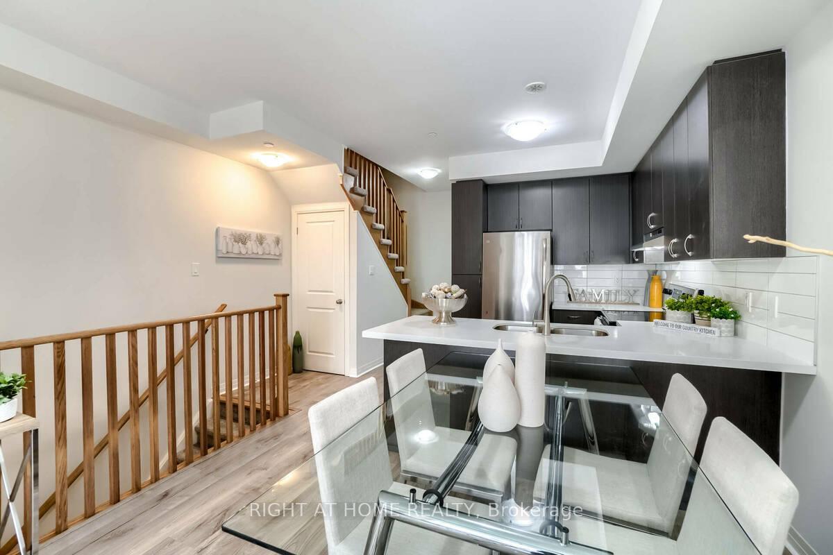 Photo 10 of Unit 3, 2285 McNab Lane, Mississauga, Clarkson — HOMEH