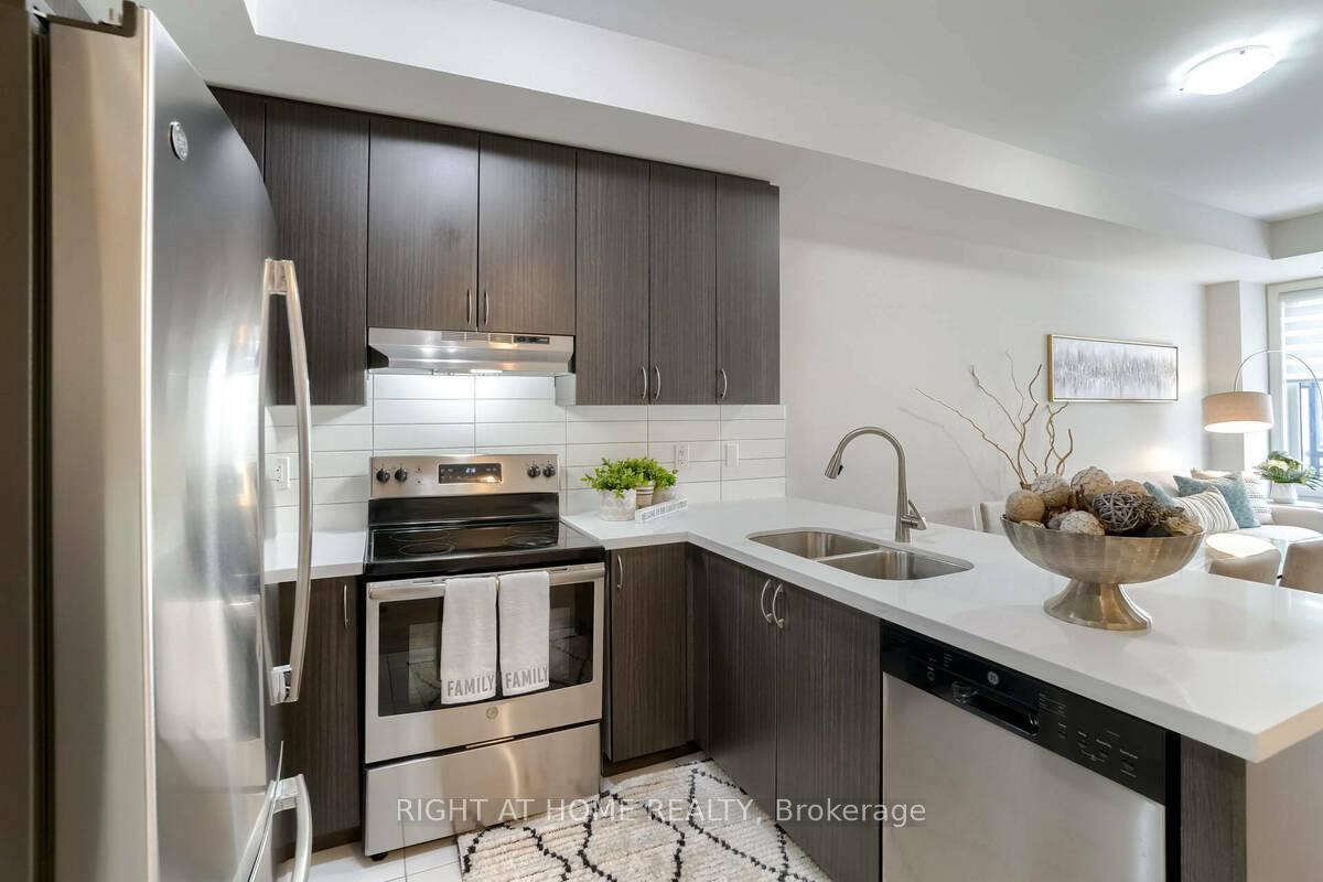 Photo 11 of Unit 3, 2285 McNab Lane, Mississauga, Clarkson — HOMEH