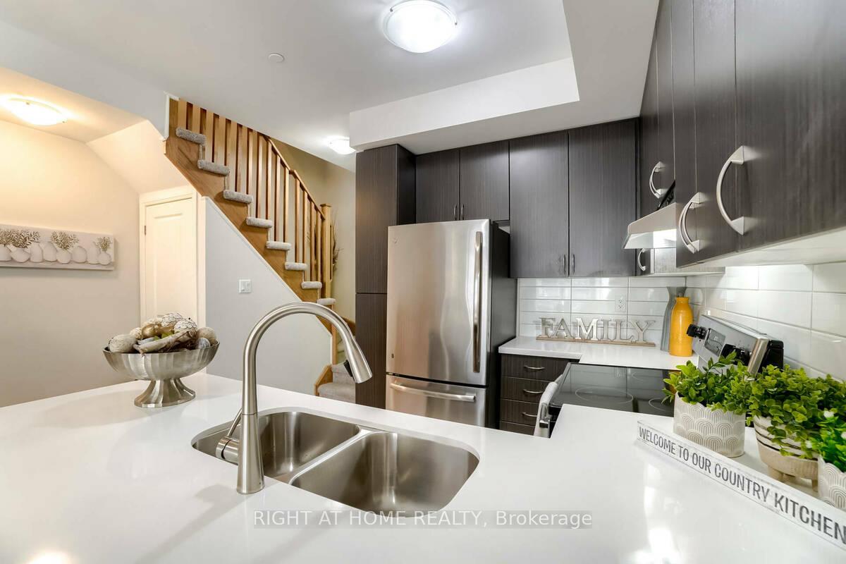 Photo 12 of Unit 3, 2285 McNab Lane, Mississauga, Clarkson — HOMEH