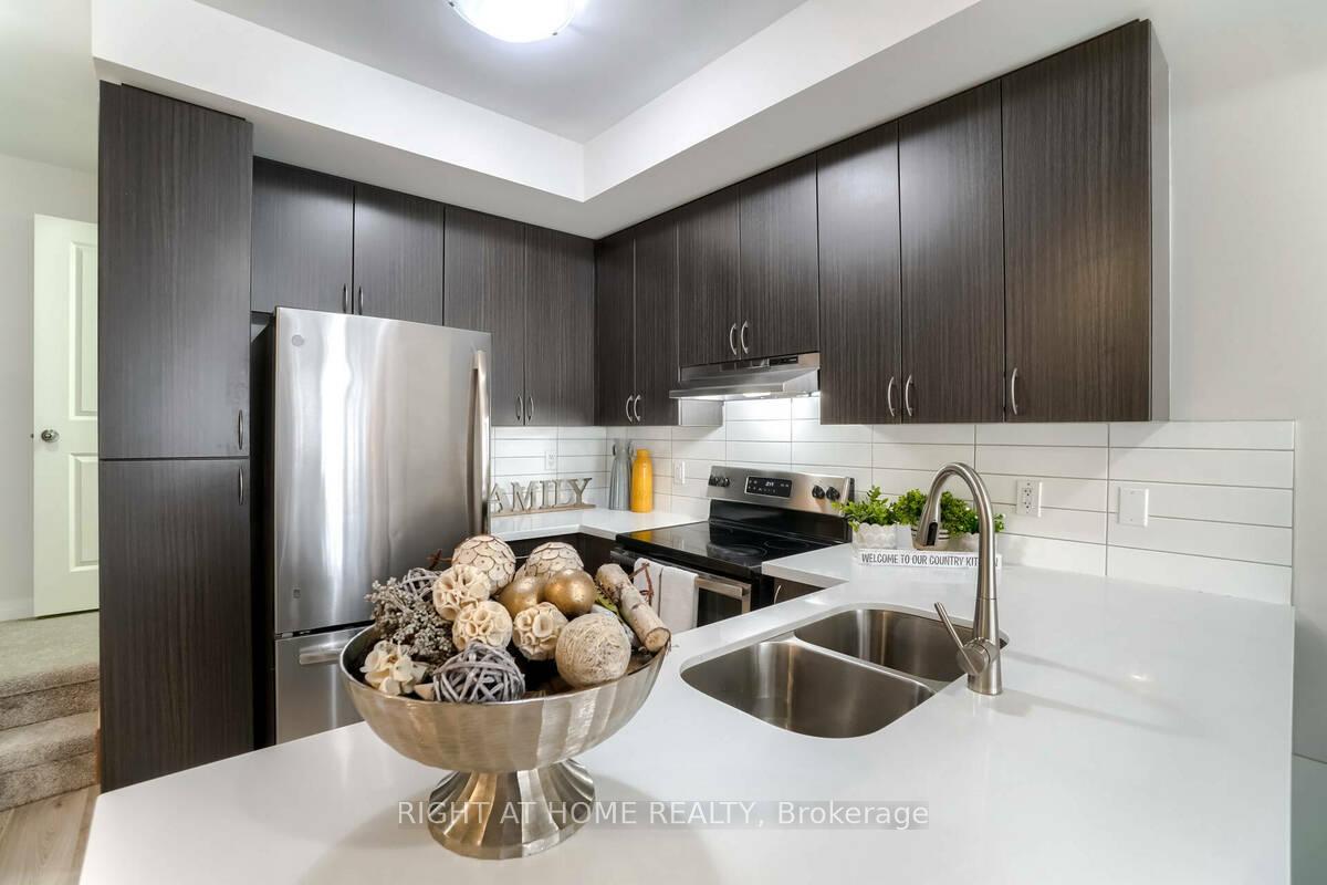 Photo 13 of Unit 3, 2285 McNab Lane, Mississauga, Clarkson — HOMEH