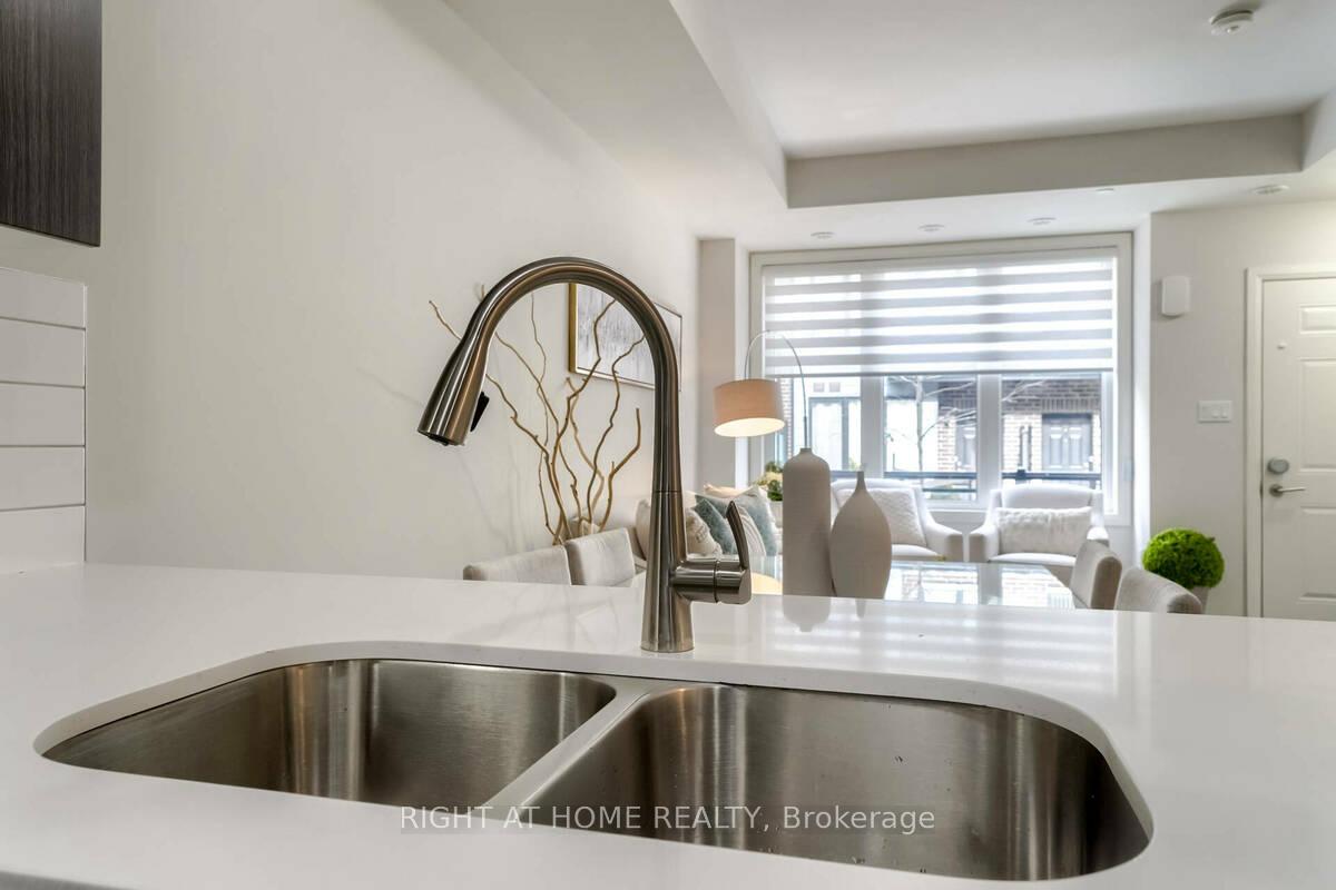 Photo 14 of Unit 3, 2285 McNab Lane, Mississauga, Clarkson — HOMEH
