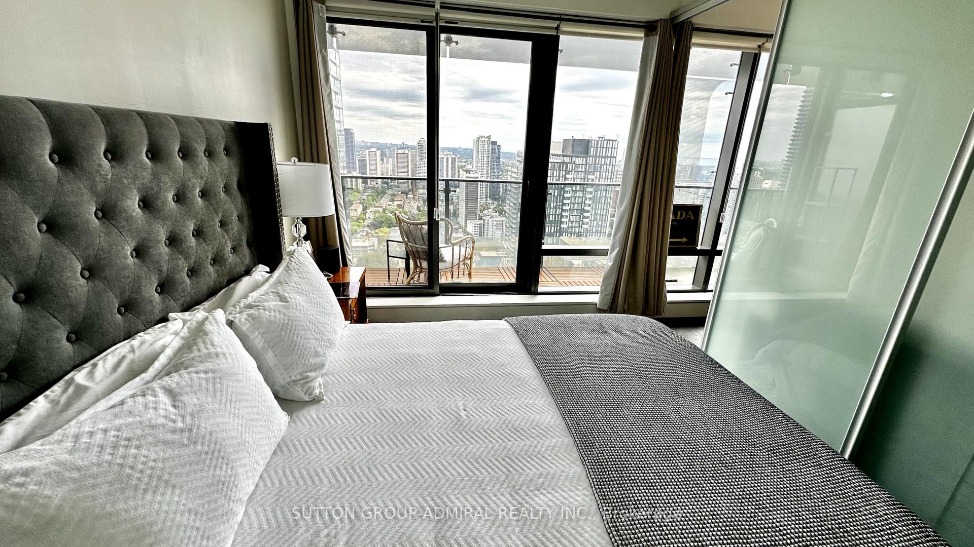 Photo 4 of Unit 3511, 5 St Joseph Street, Toronto, Bay Street Corridor — HOMEH