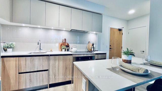 Photo 8 of Unit 120, 8 Beverley Glen Boulevard, Vaughan, Beverley Glen — HOMEH