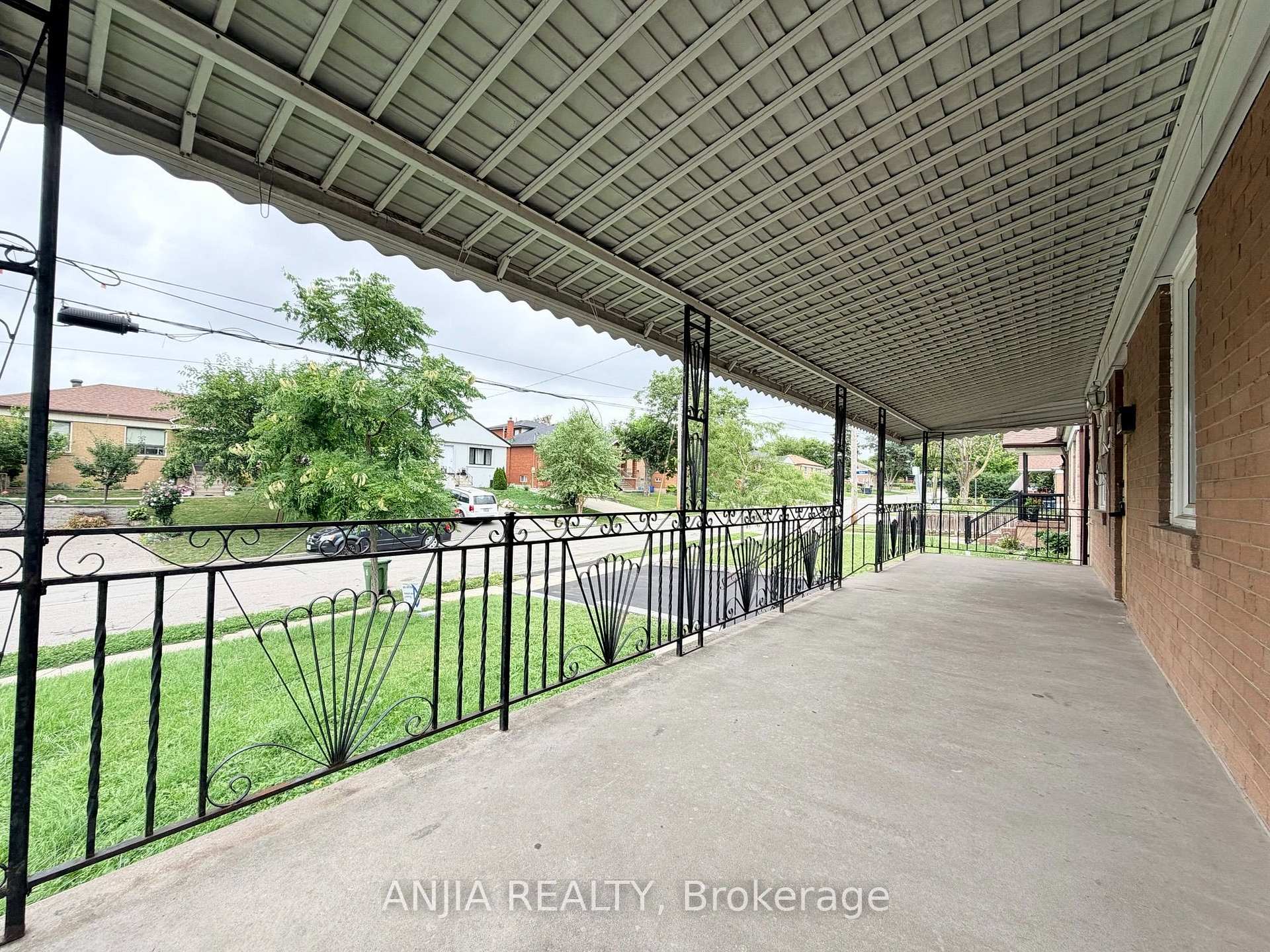 Photo 2 of 77 Nash Drive, North York, Downsview-Roding-CFB — HOMEH