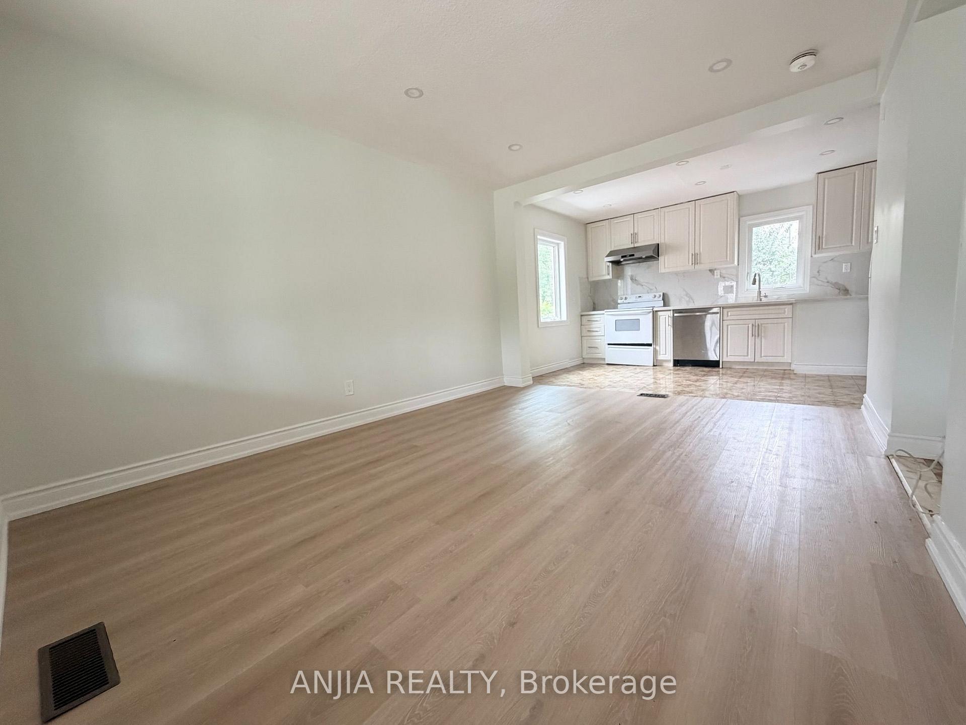 Photo 5 of 77 Nash Drive, North York, Downsview-Roding-CFB — HOMEH