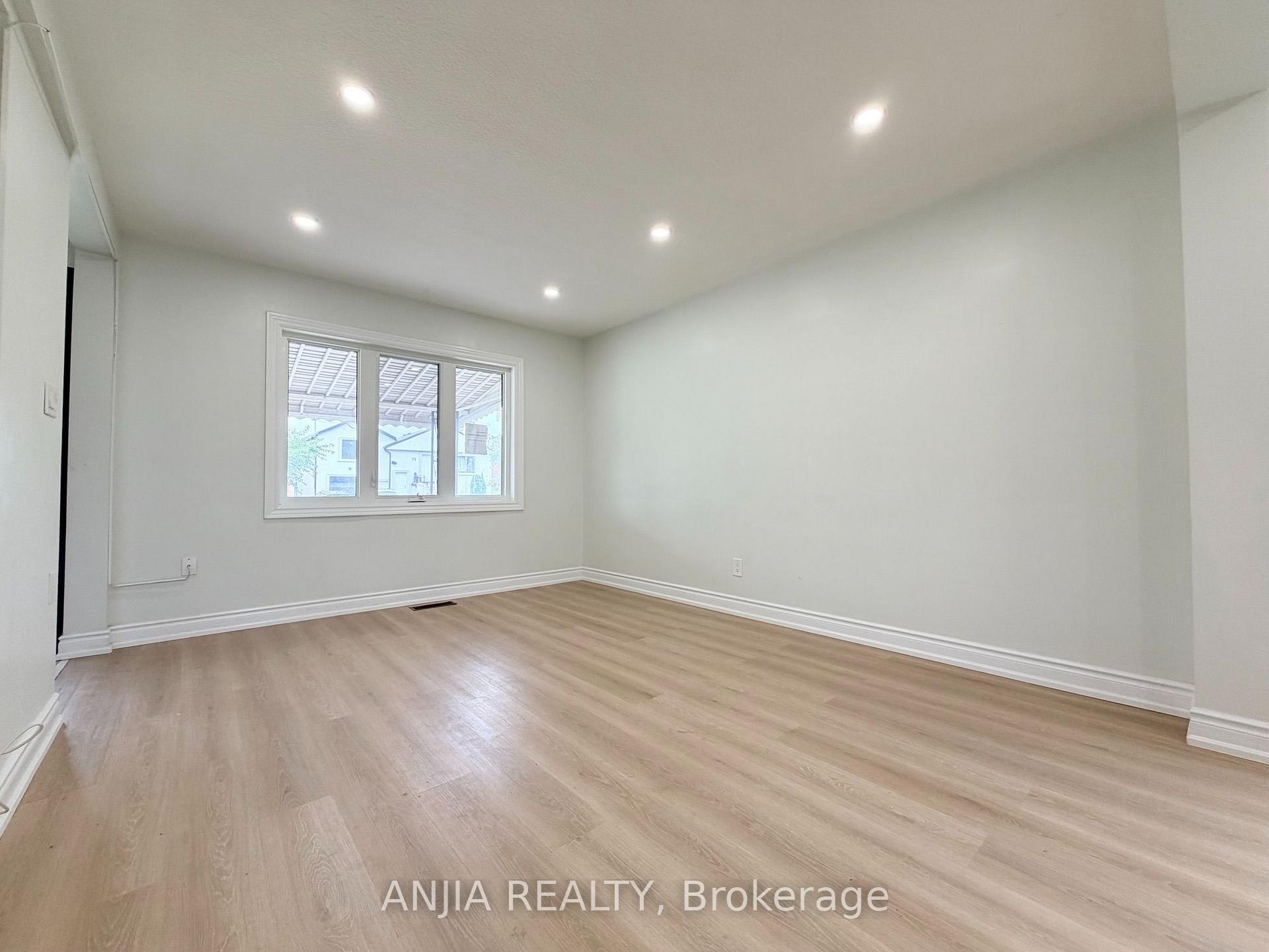 Photo 8 of 77 Nash Drive, North York, Downsview-Roding-CFB — HOMEH