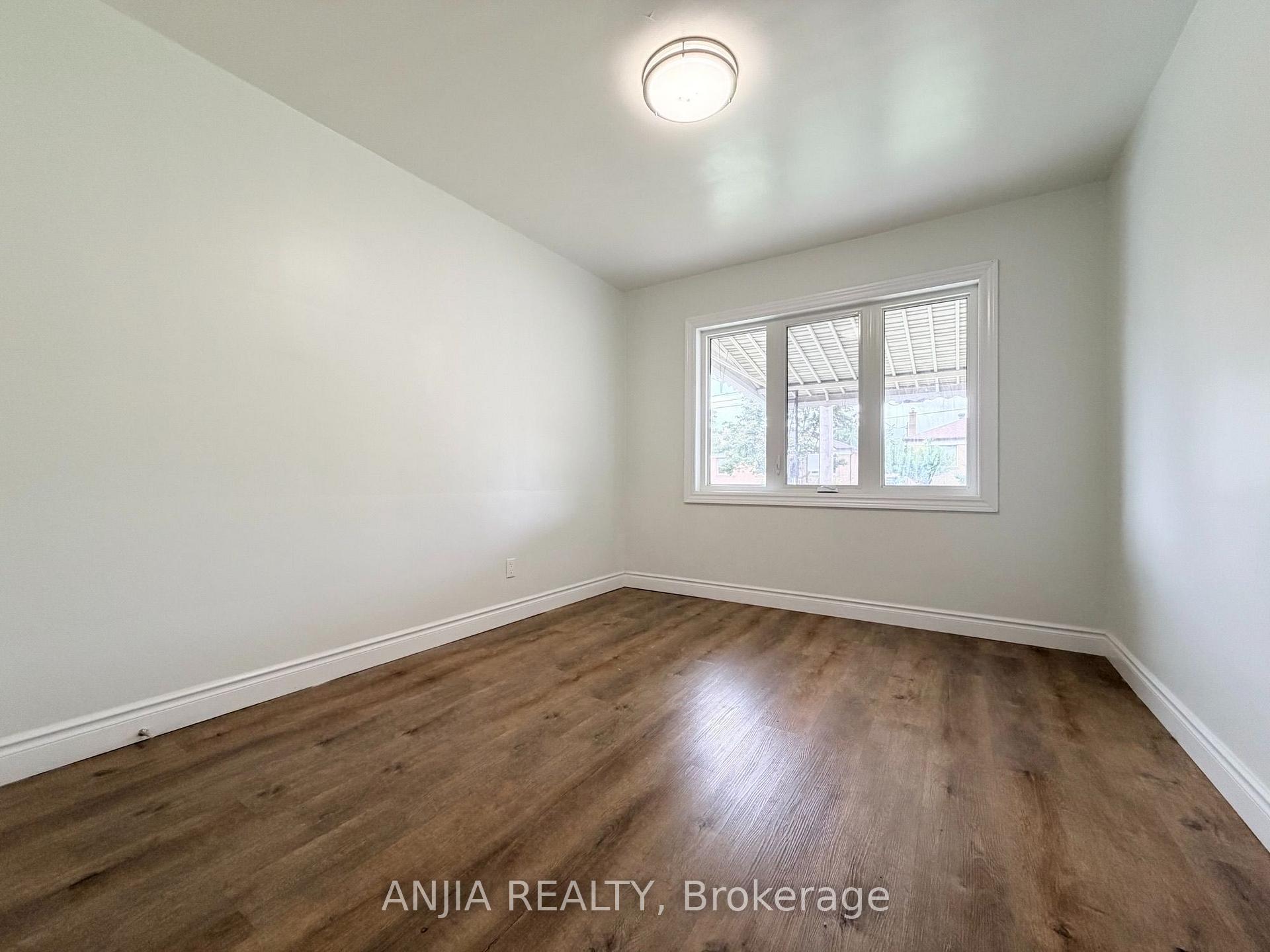 Photo 9 of 77 Nash Drive, North York, Downsview-Roding-CFB — HOMEH