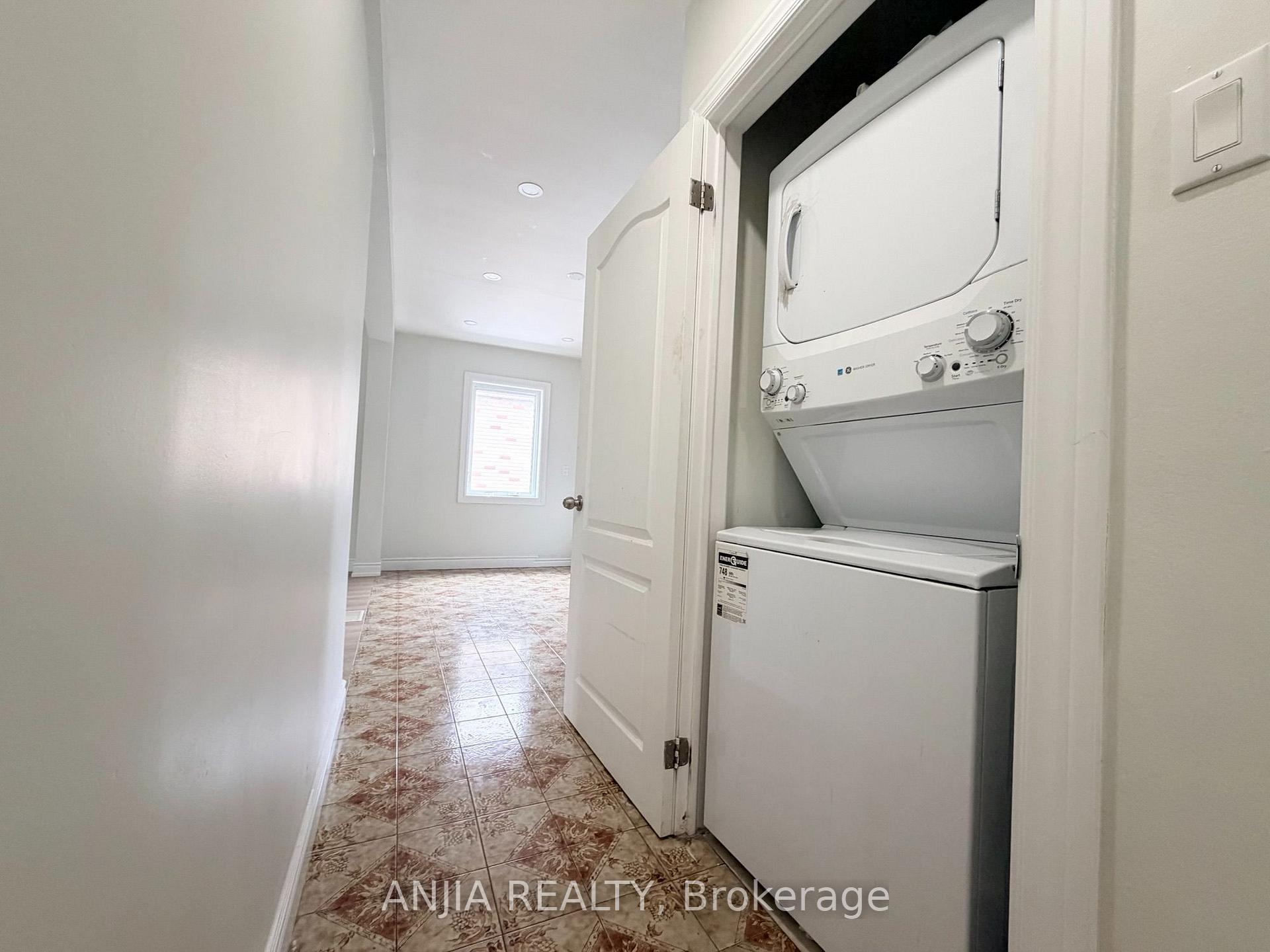Photo 18 of 77 Nash Drive, North York, Downsview-Roding-CFB — HOMEH