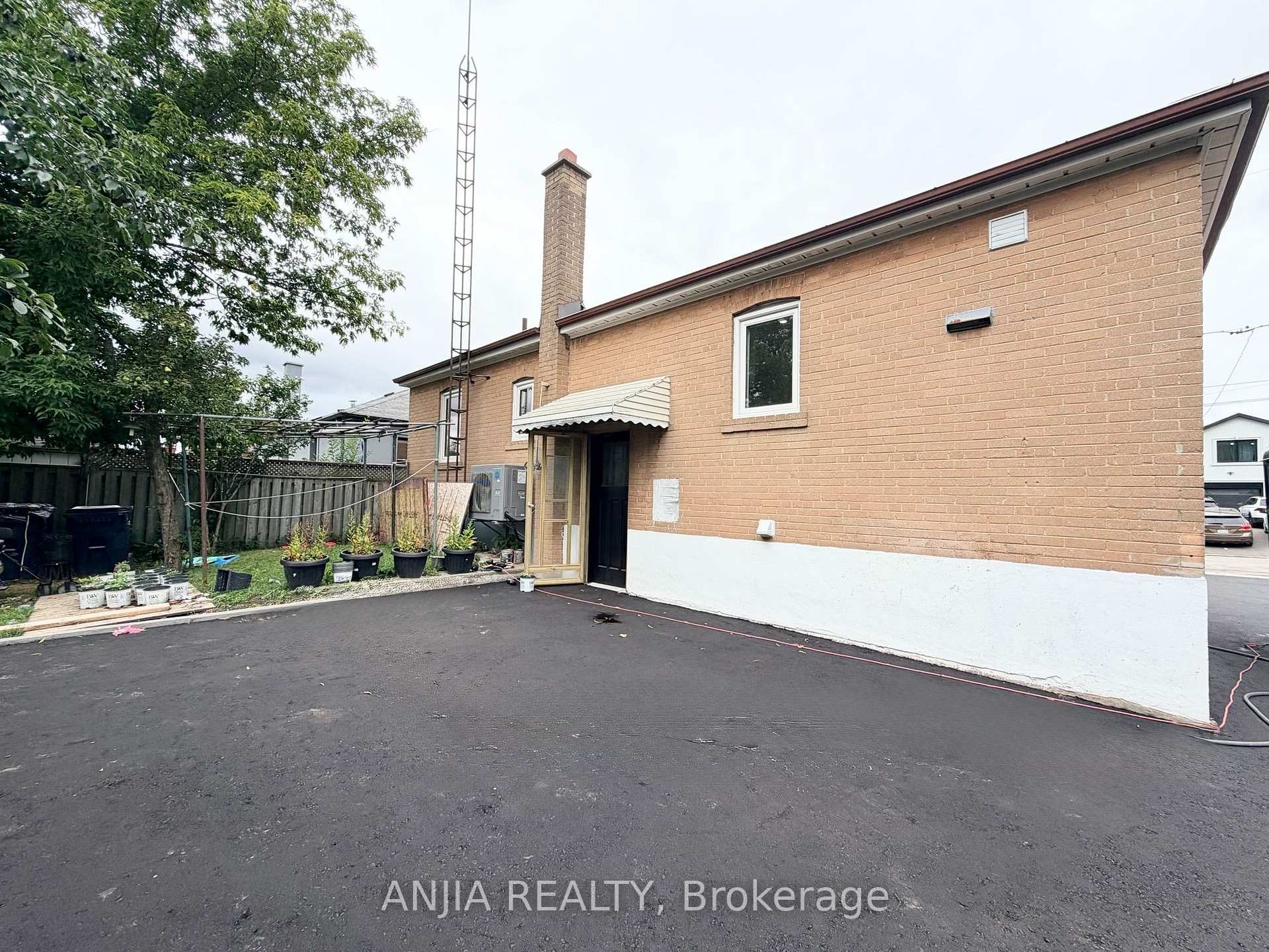 Photo 20 of 77 Nash Drive, North York, Downsview-Roding-CFB — HOMEH