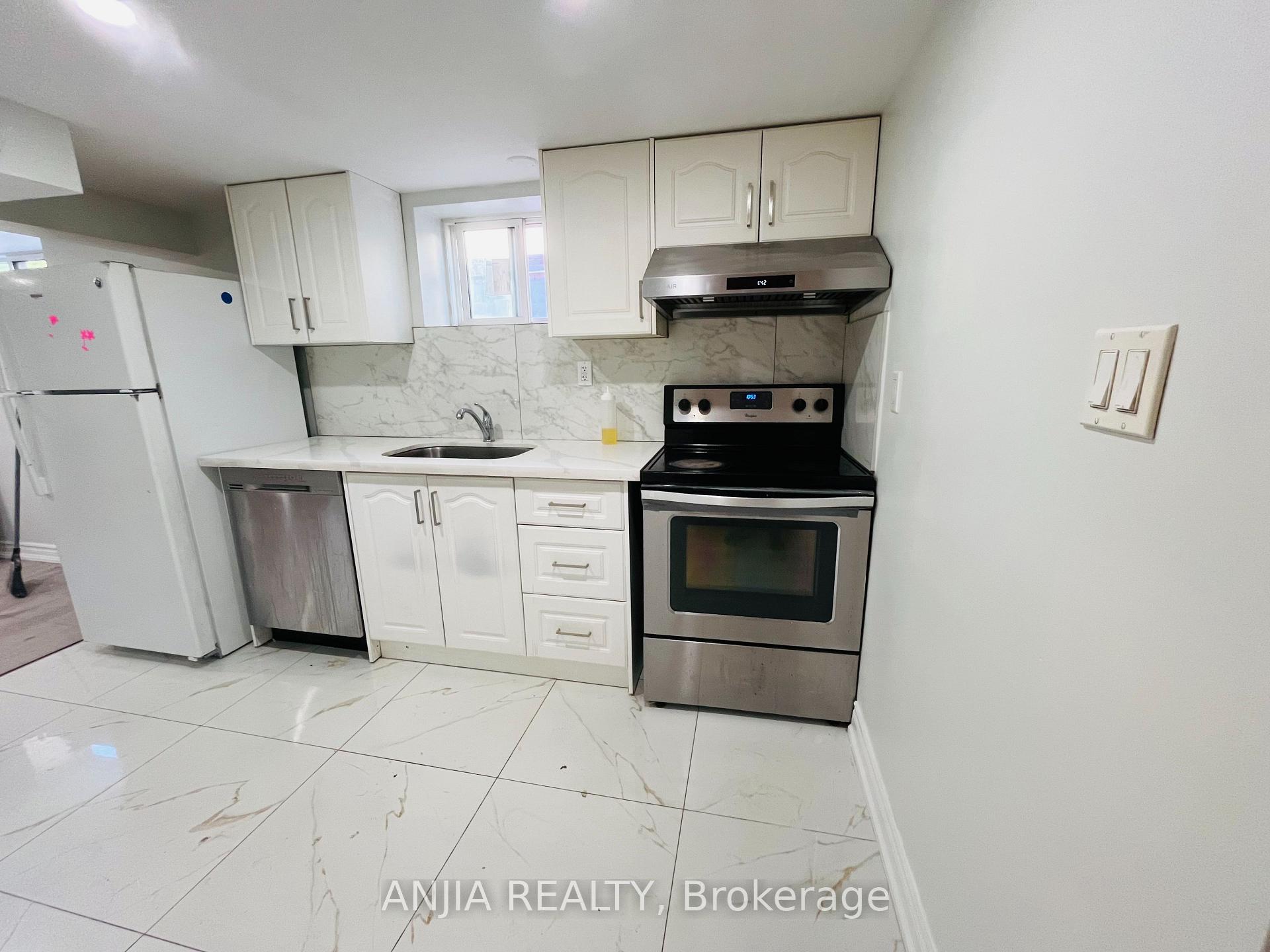 Photo 21 of 77 Nash Drive, North York, Downsview-Roding-CFB — HOMEH