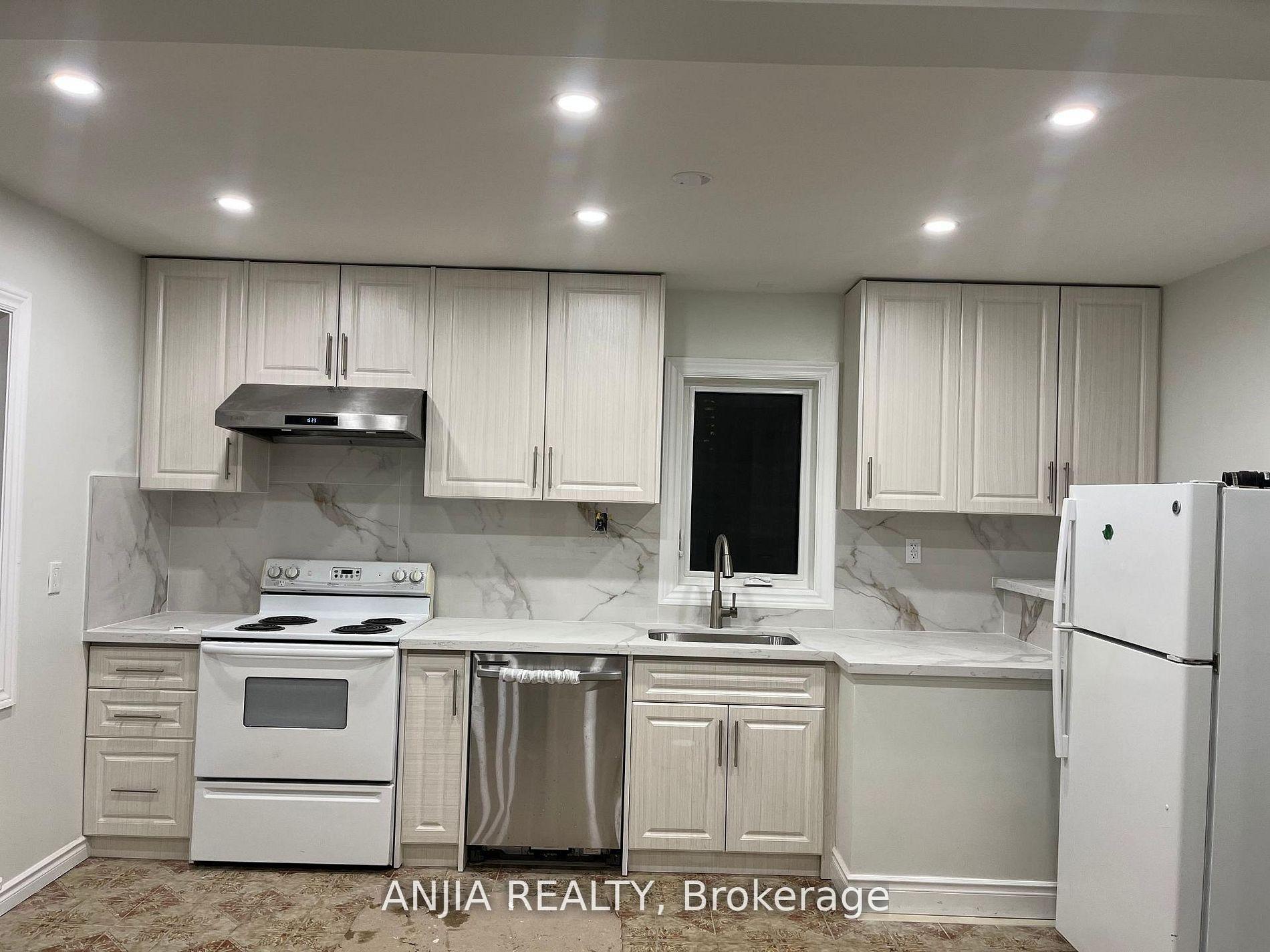 Photo 4 of 77 Nash Drive, North York, Downsview-Roding-CFB — HOMEH