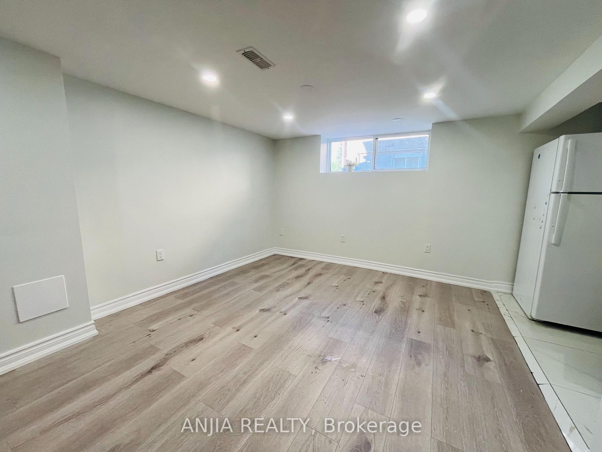 Photo 23 of 77 Nash Drive, North York, Downsview-Roding-CFB — HOMEH