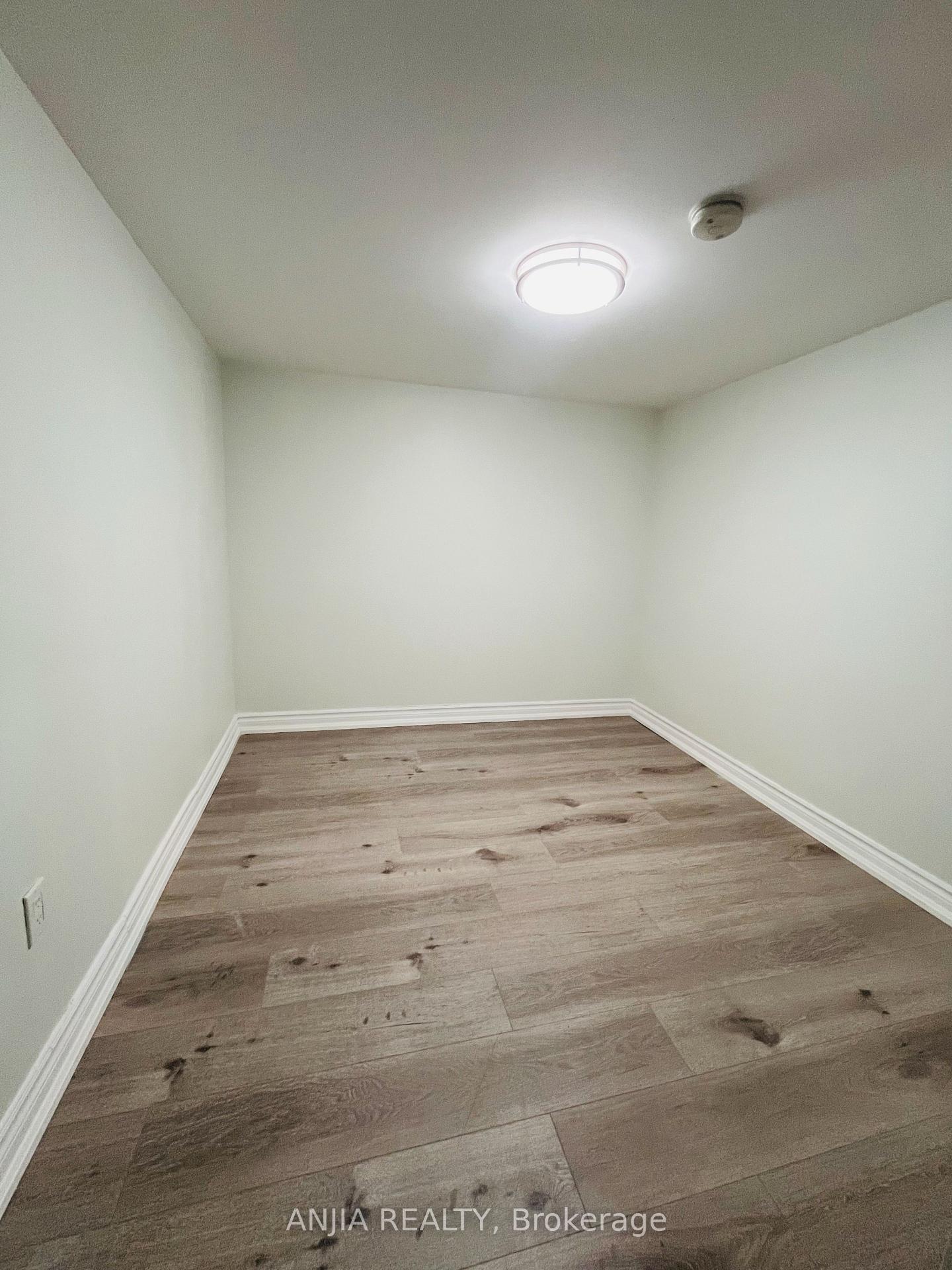 Photo 31 of 77 Nash Drive, North York, Downsview-Roding-CFB — HOMEH