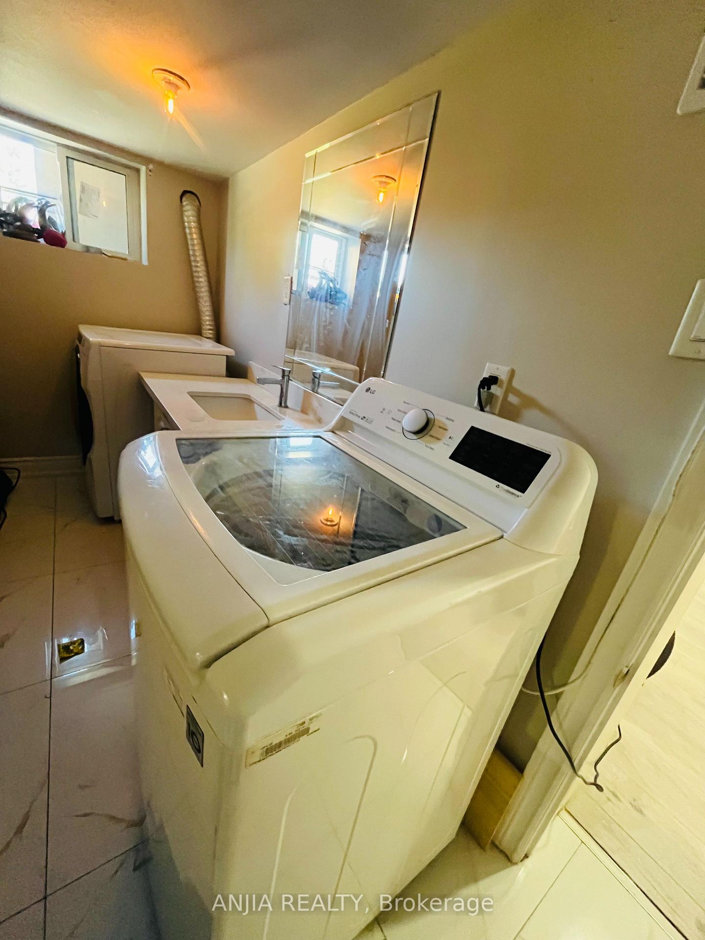 Photo 36 of 77 Nash Drive, North York, Downsview-Roding-CFB — HOMEH