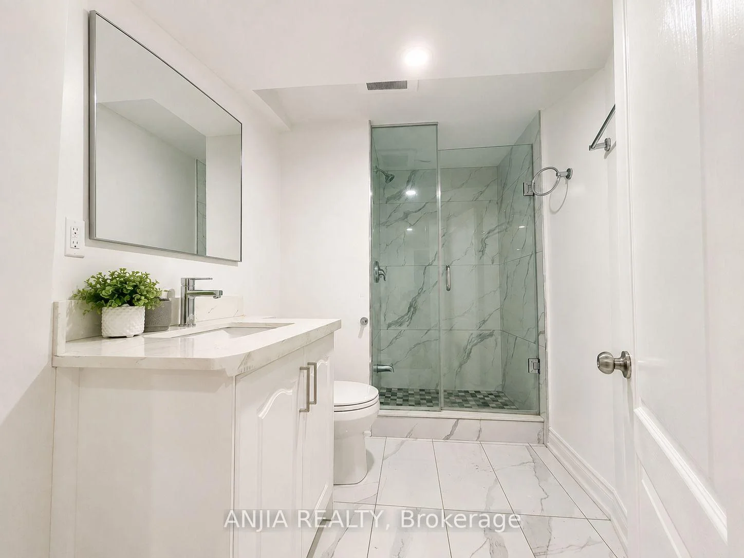 Photo 29 of 77 Nash Drive, North York, Downsview-Roding-CFB — HOMEH