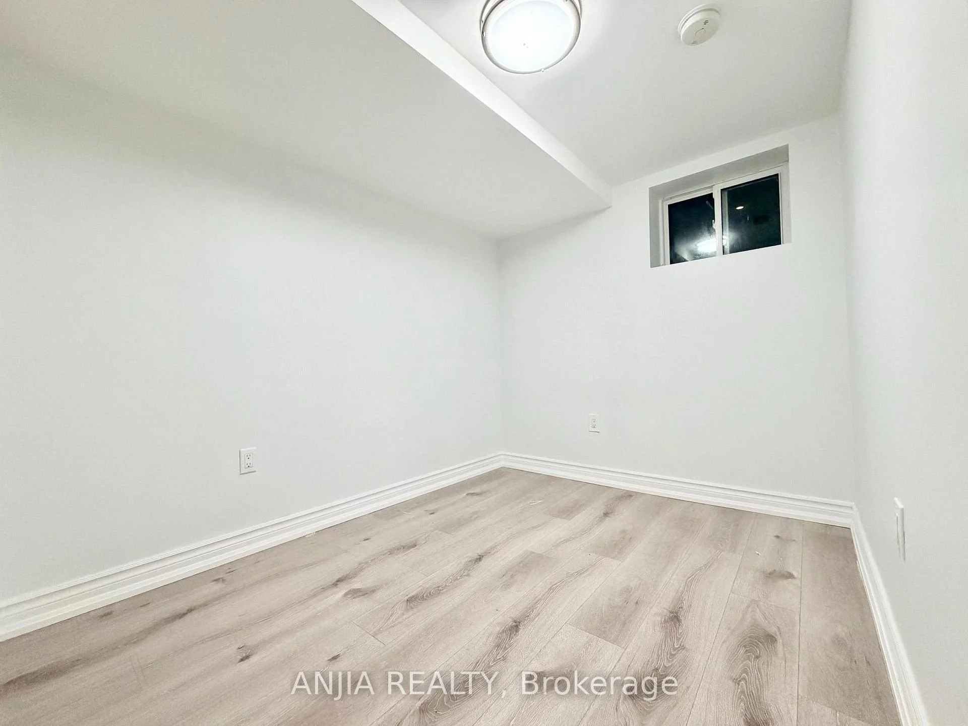 Photo 32 of 77 Nash Drive, North York, Downsview-Roding-CFB — HOMEH