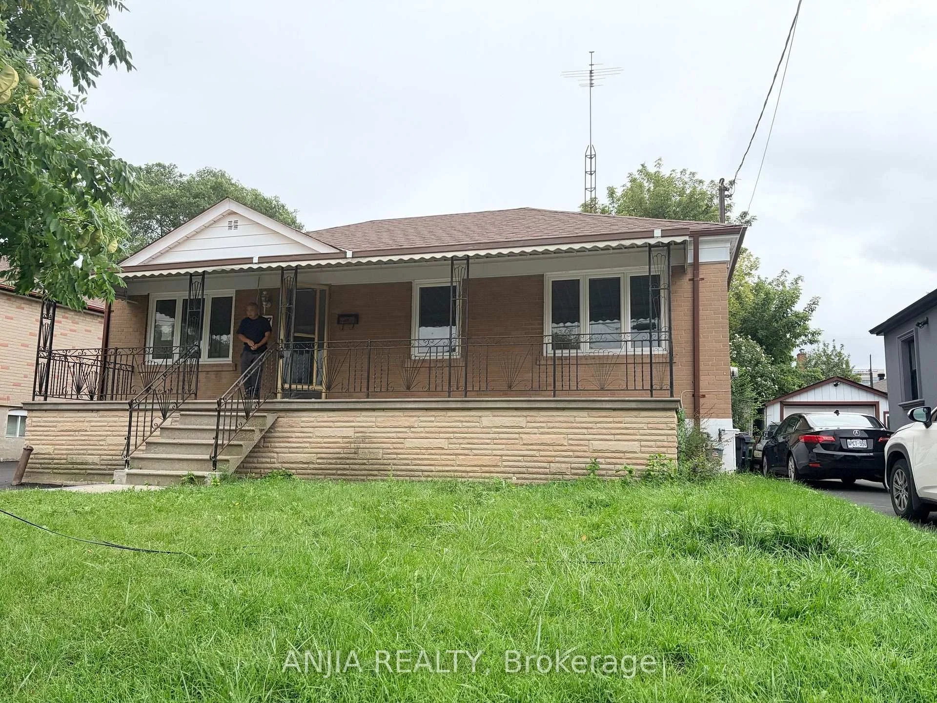 Photo 34 of 77 Nash Drive, North York, Downsview-Roding-CFB — HOMEH