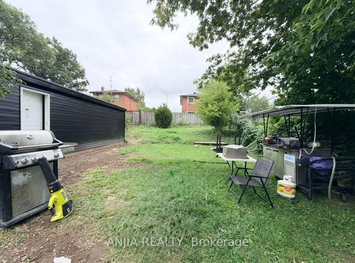 Photo 37 of 77 Nash Drive, North York, Downsview-Roding-CFB — HOMEH