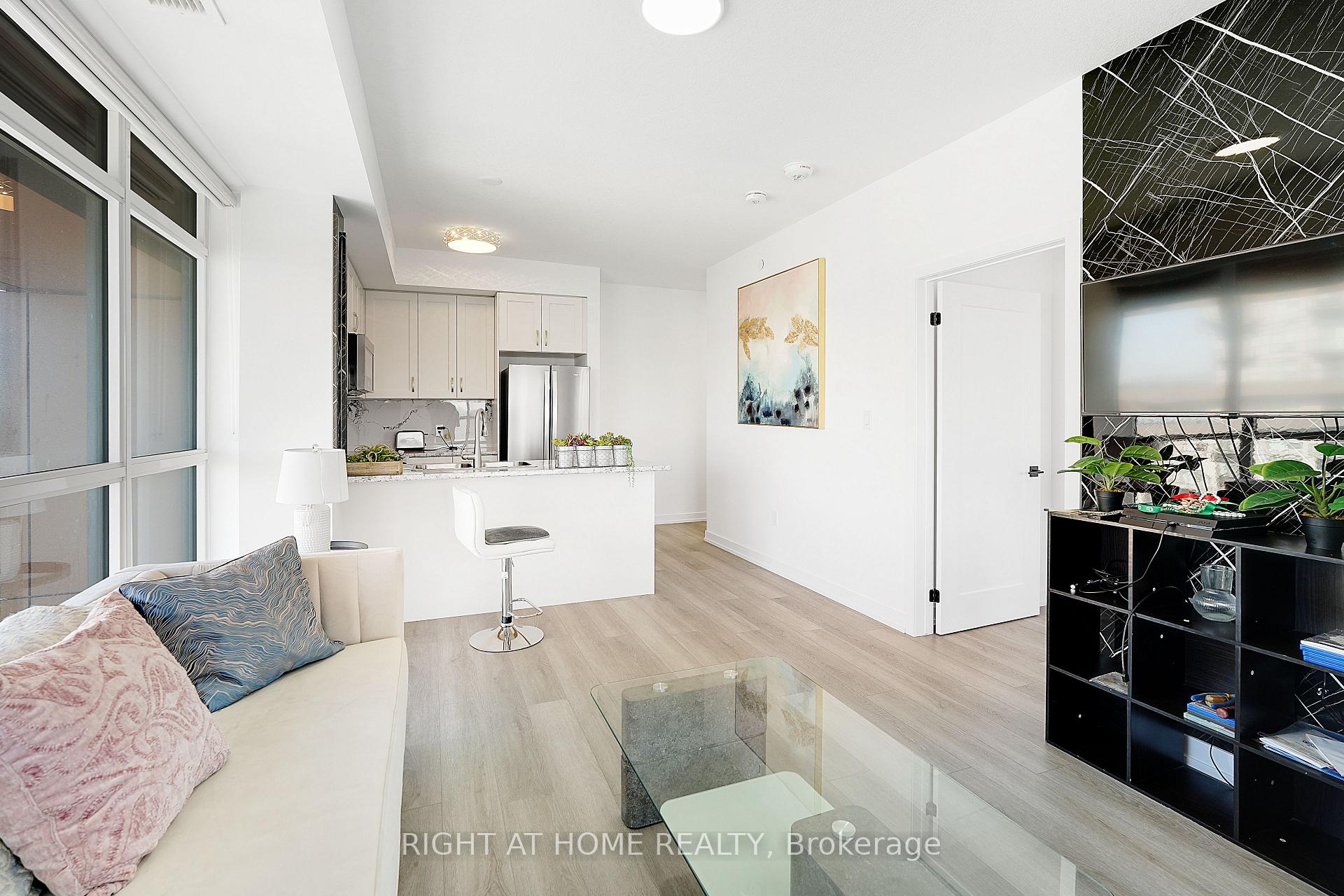 Photo of Unit 905, 460 Dundas Street E