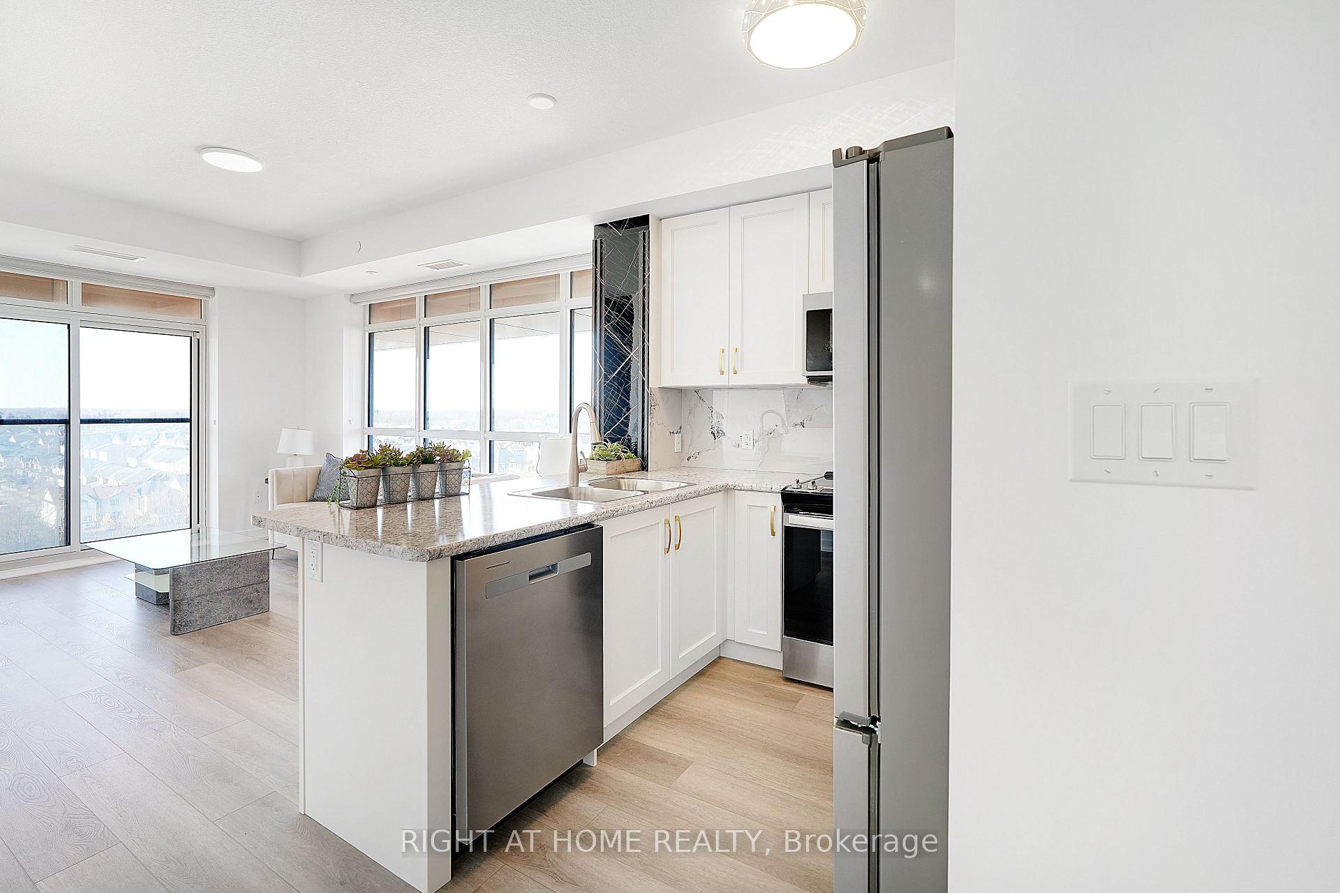 Photo 7 of Unit 905, 460 Dundas Street E, Hamilton, Waterdown — HOMEH