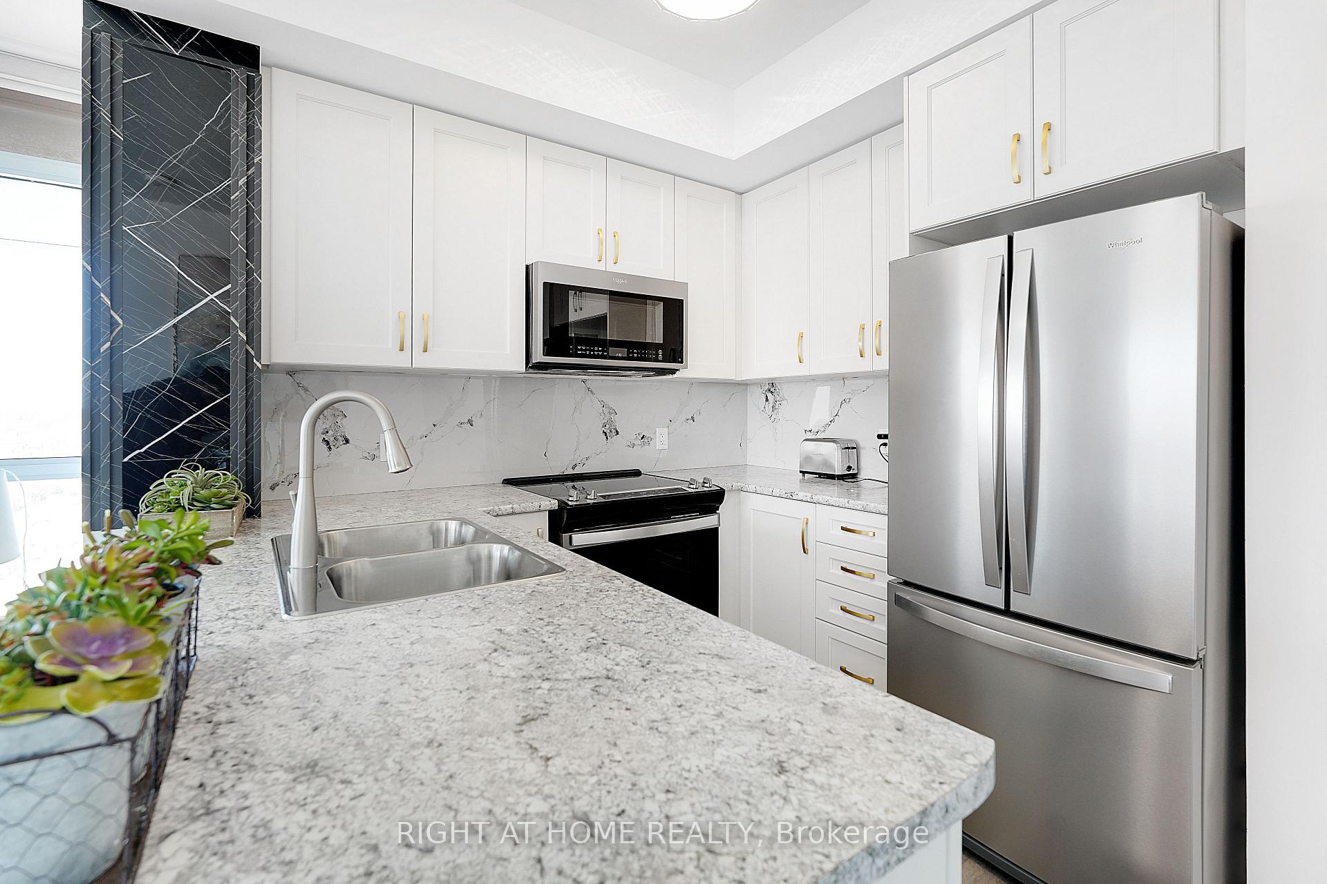 Photo 10 of Unit 905, 460 Dundas Street E, Hamilton, Waterdown — HOMEH