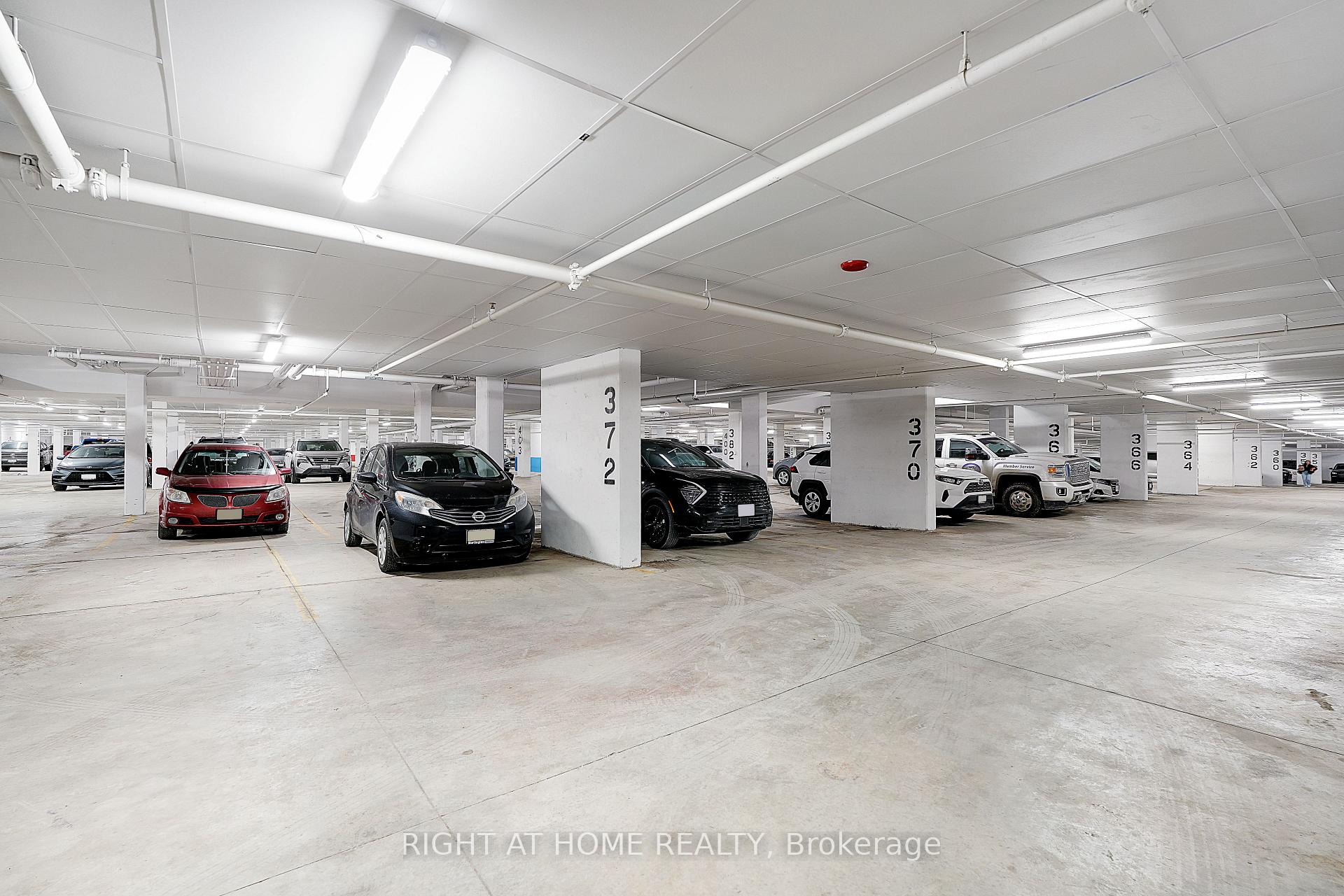 Photo 16 of Unit 905, 460 Dundas Street E, Hamilton, Waterdown — HOMEH