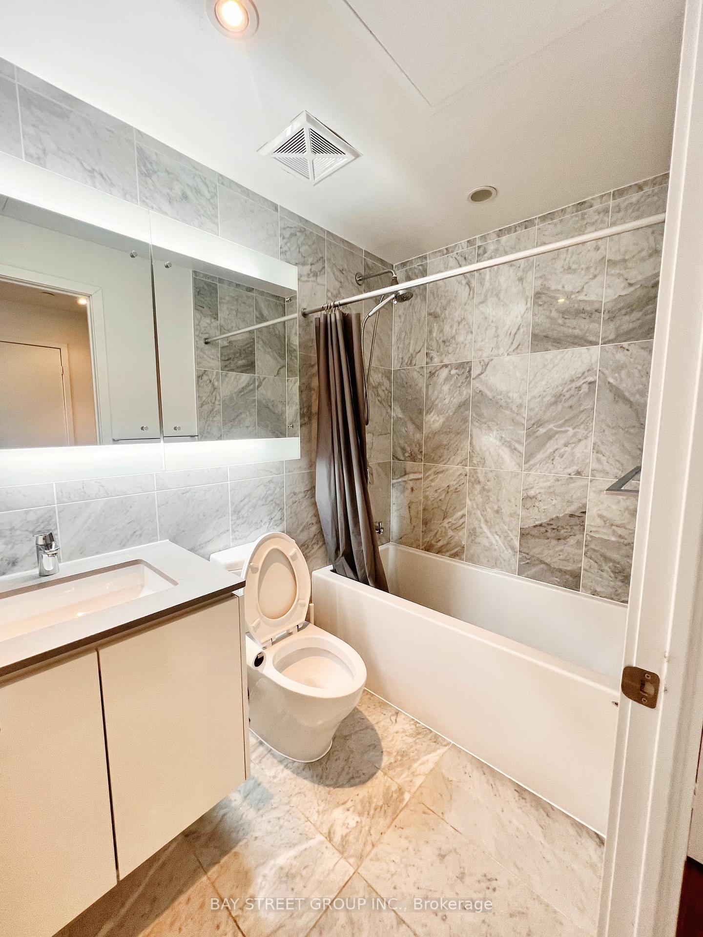 Photo 7 of Unit 3507, 115 McMahon Drive, North York, Bayview Village — HOMEH